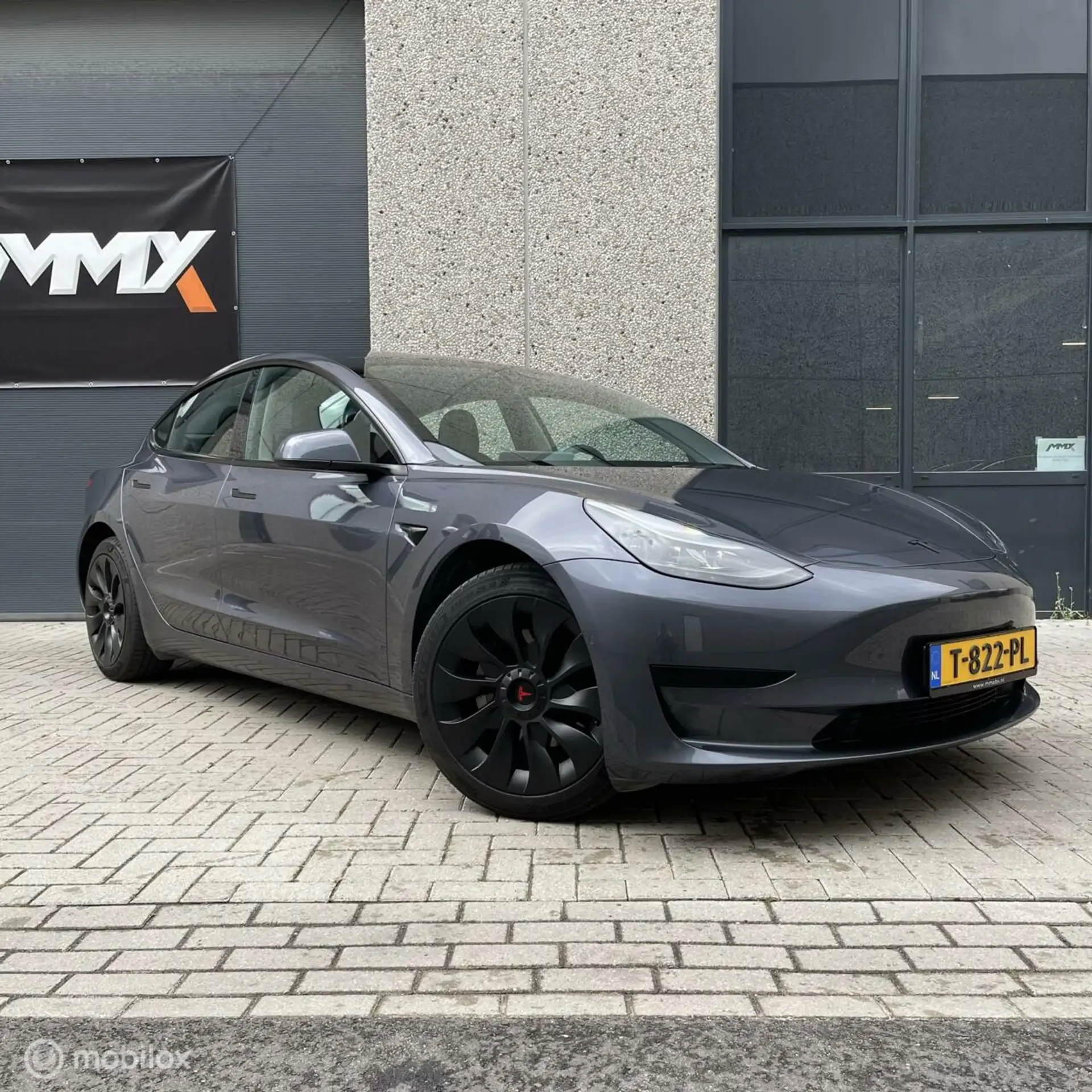 Tesla - Model 3