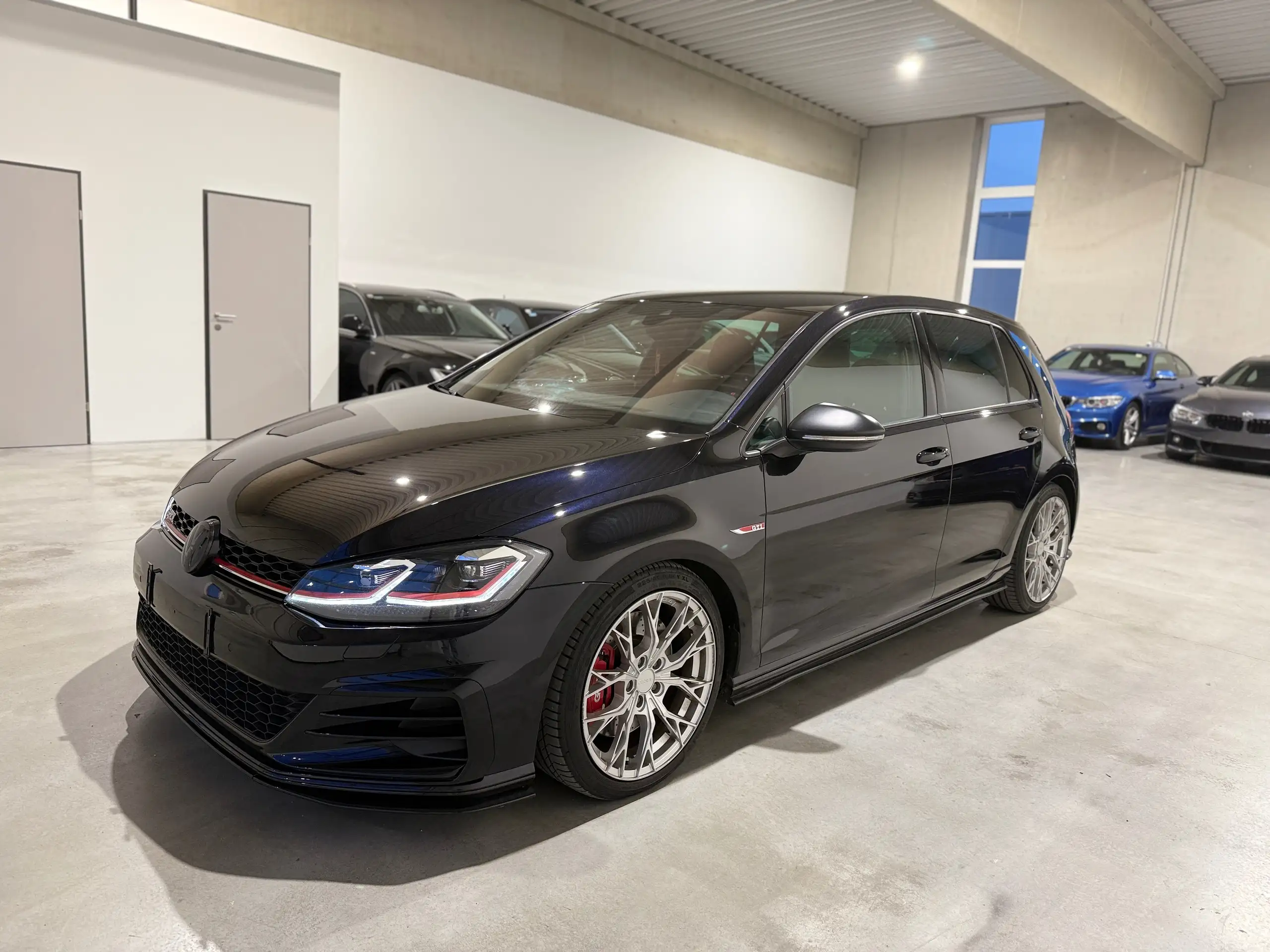 Volkswagen - Golf GTI