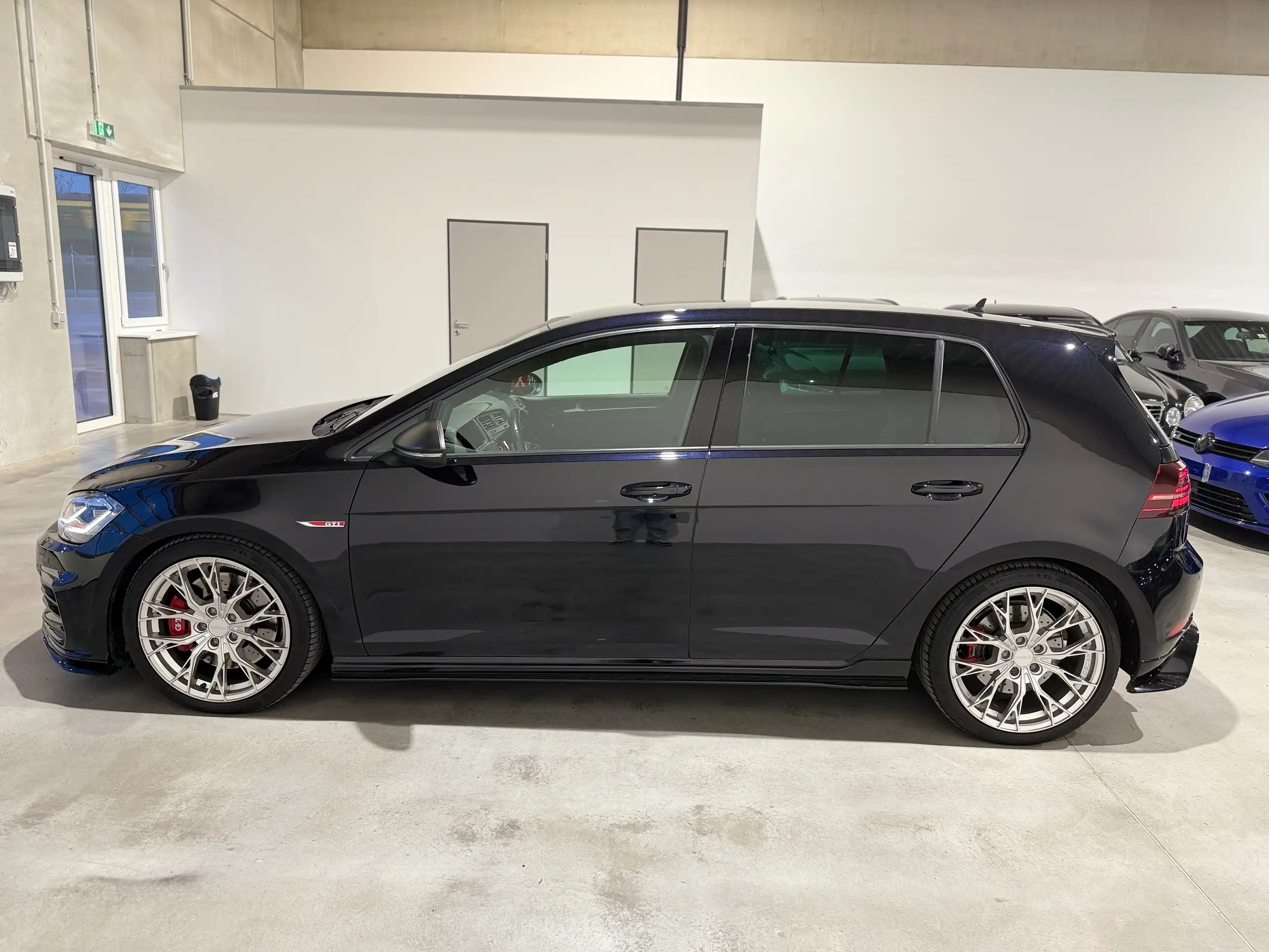 Volkswagen - Golf GTI