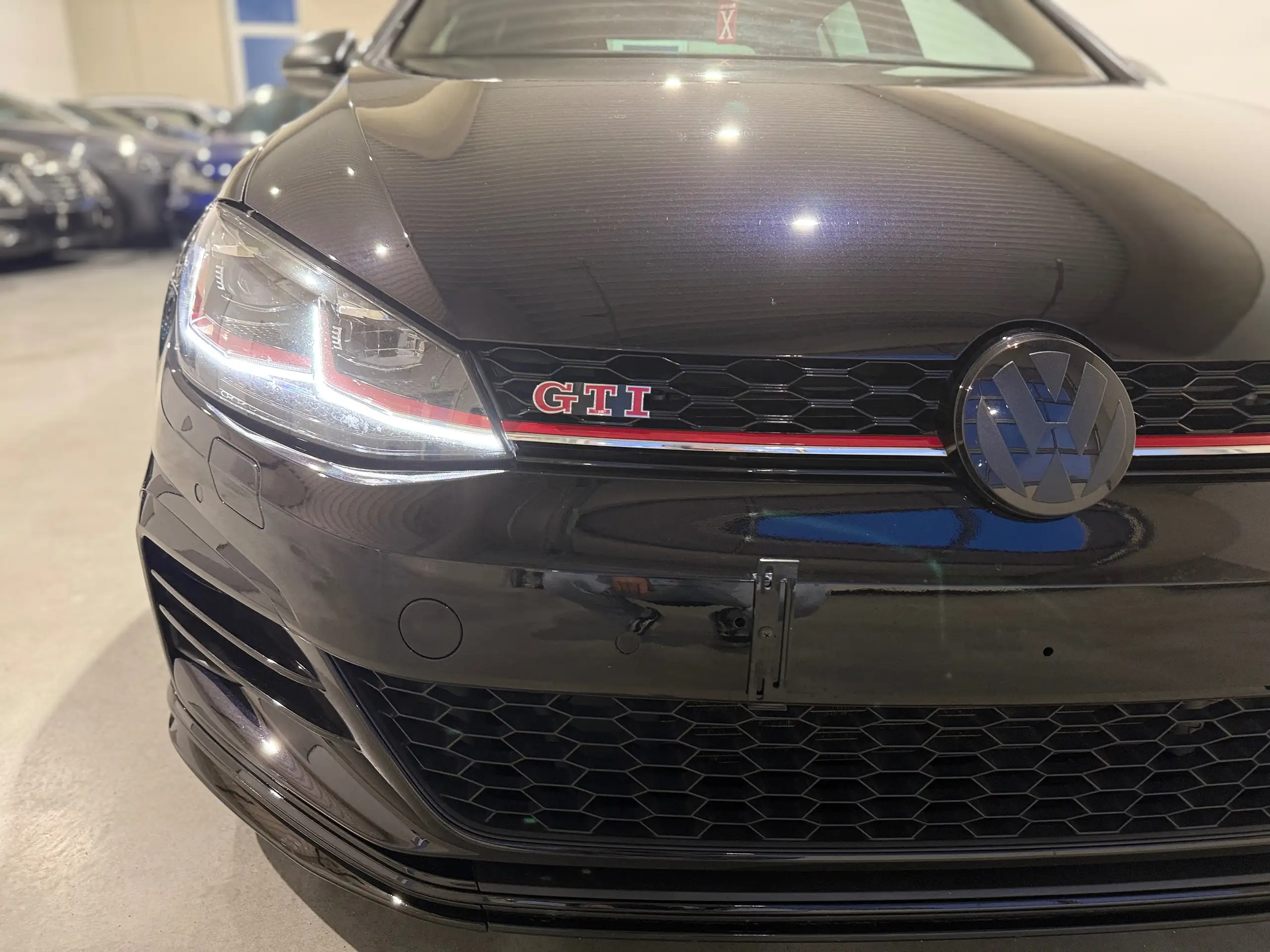 Volkswagen - Golf GTI