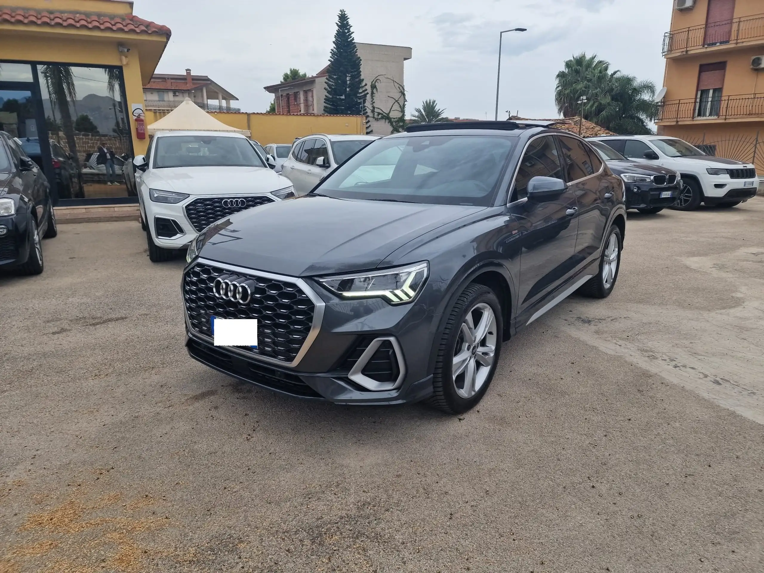 Audi - Q3