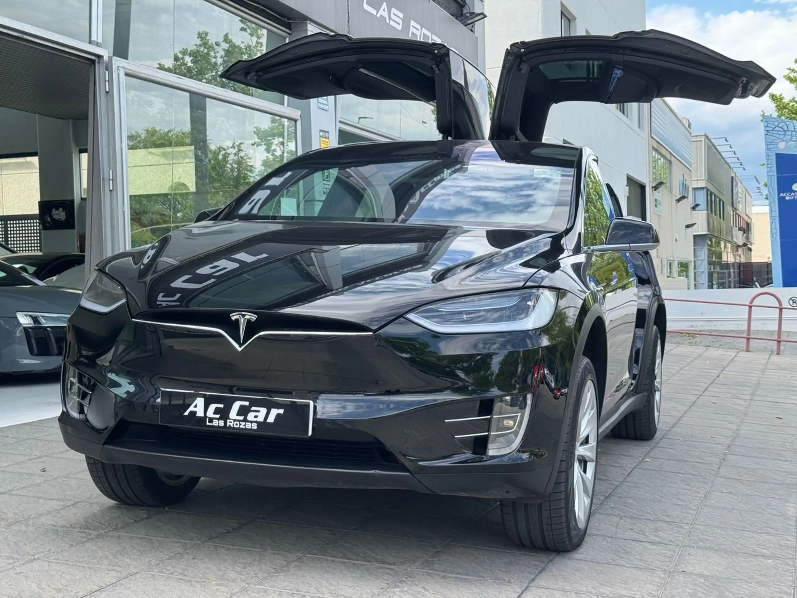 Tesla - Model X