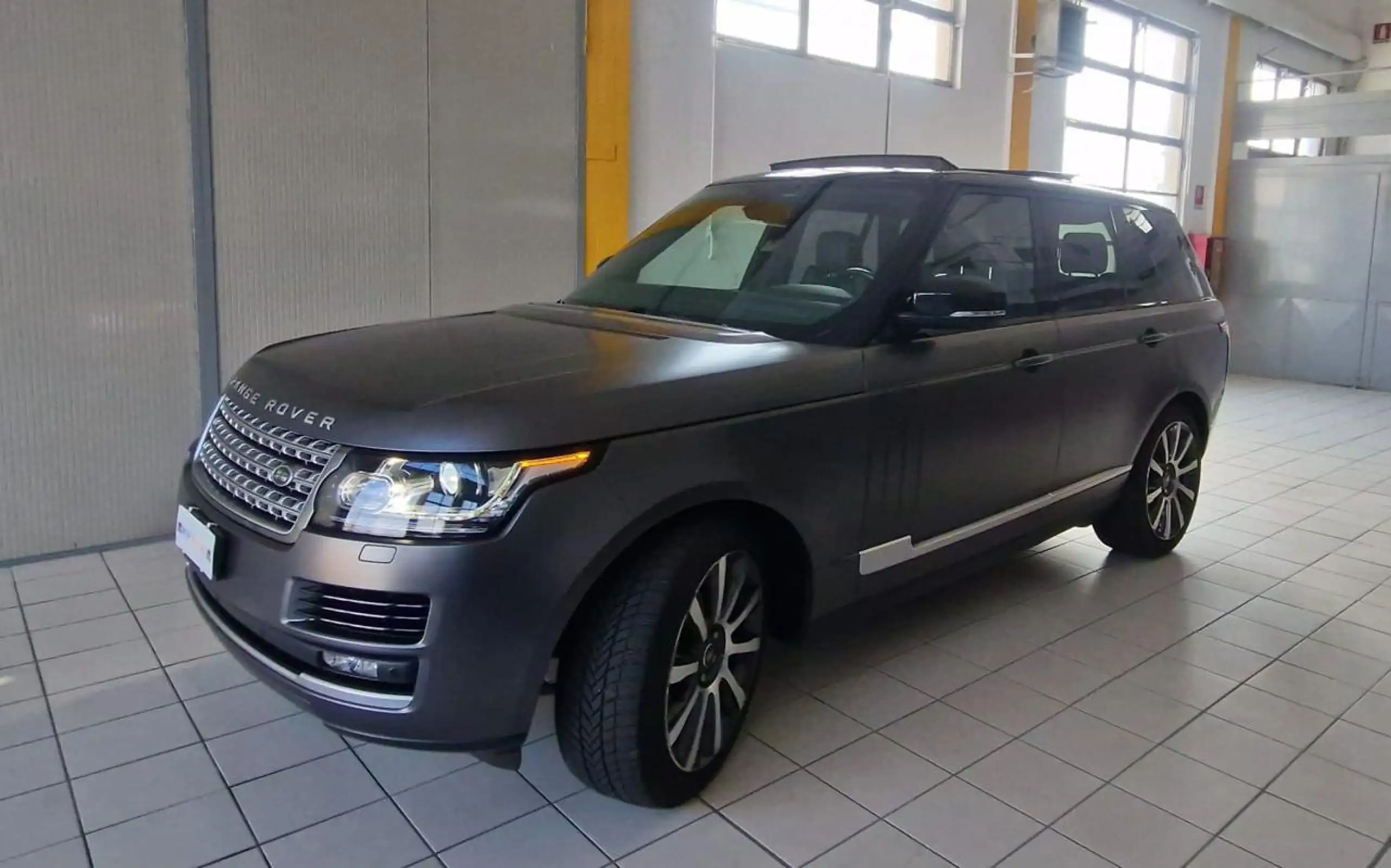 Land Rover - Range Rover