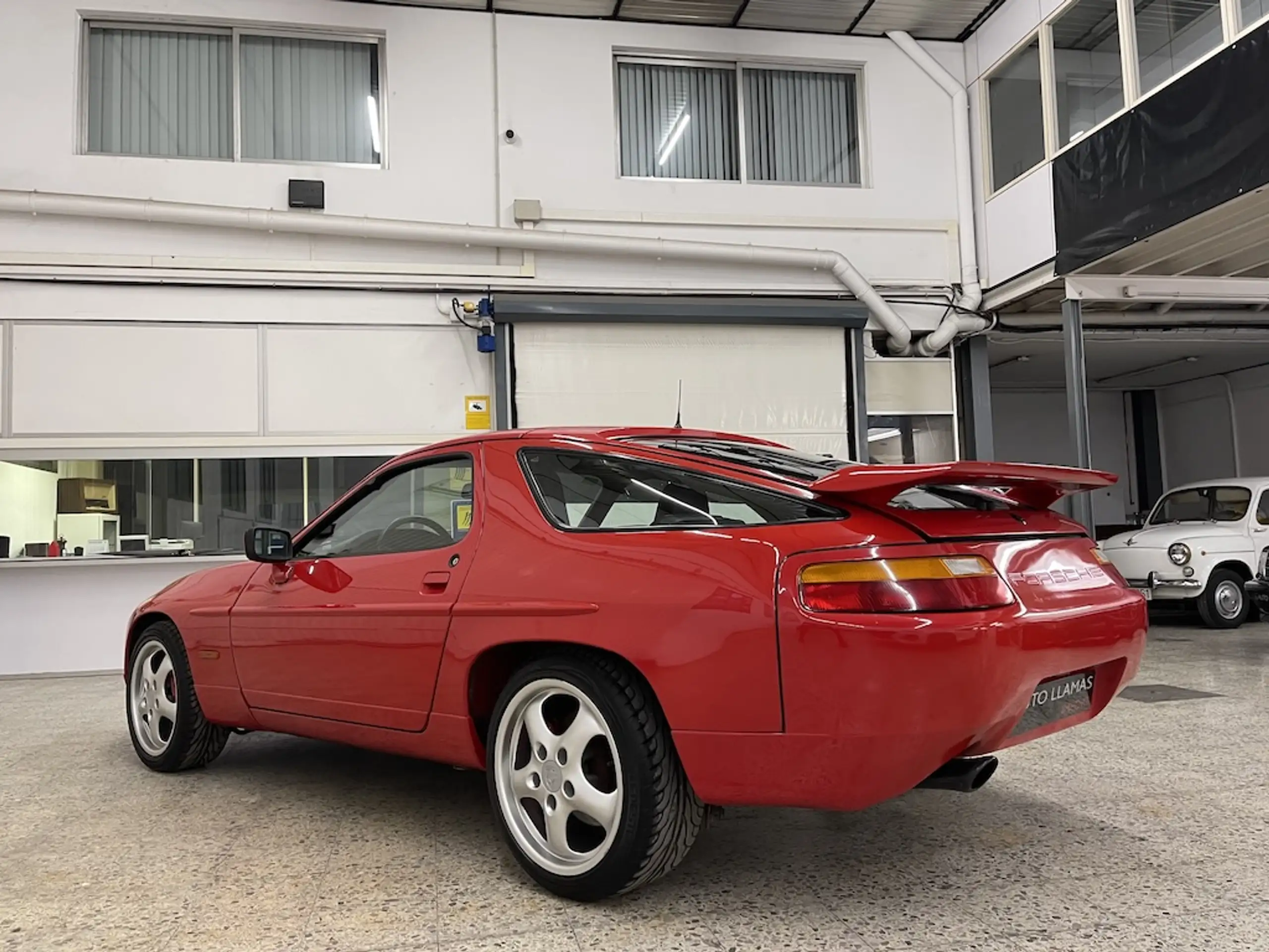 Porsche - 928