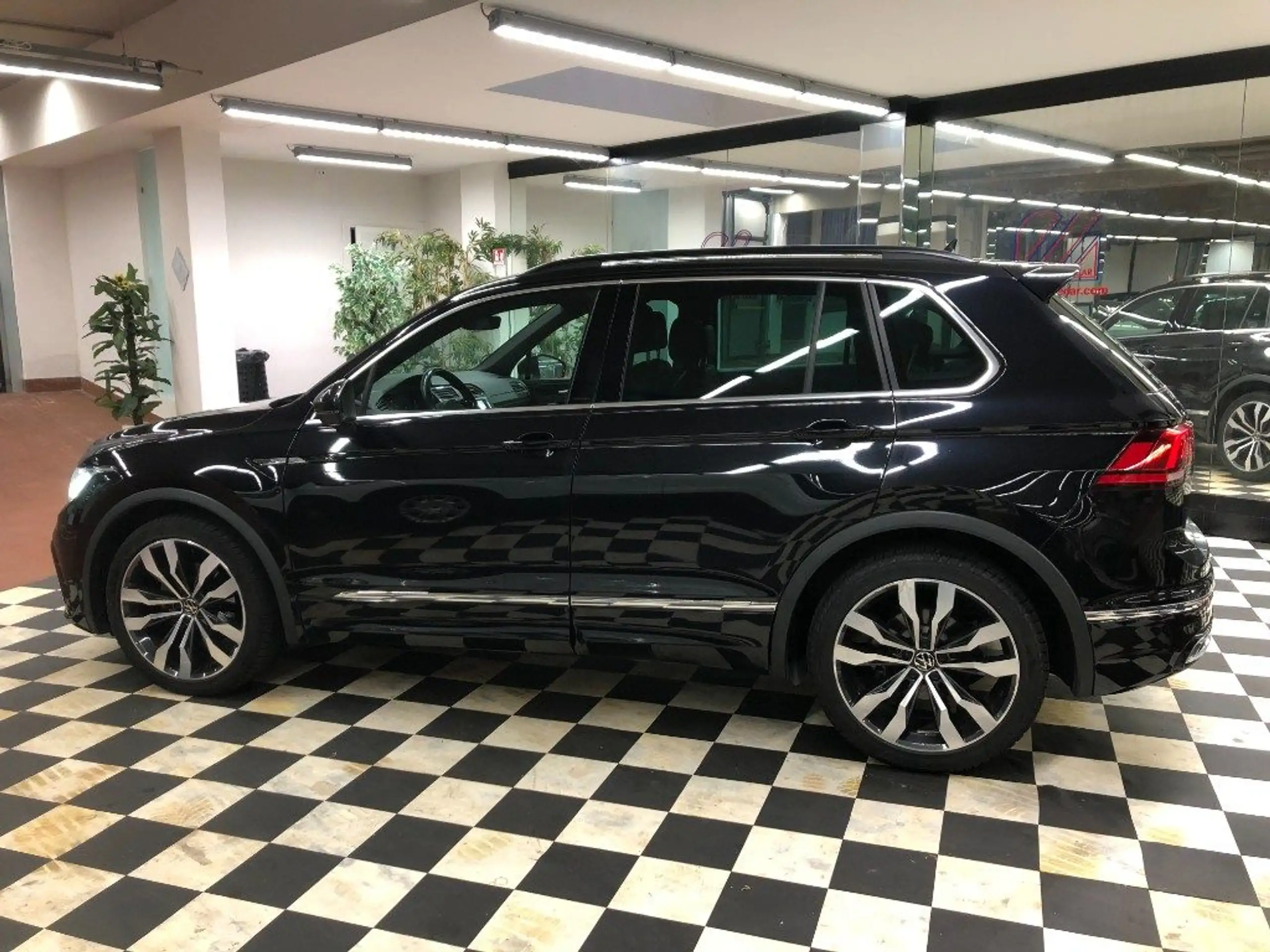 Volkswagen - Tiguan