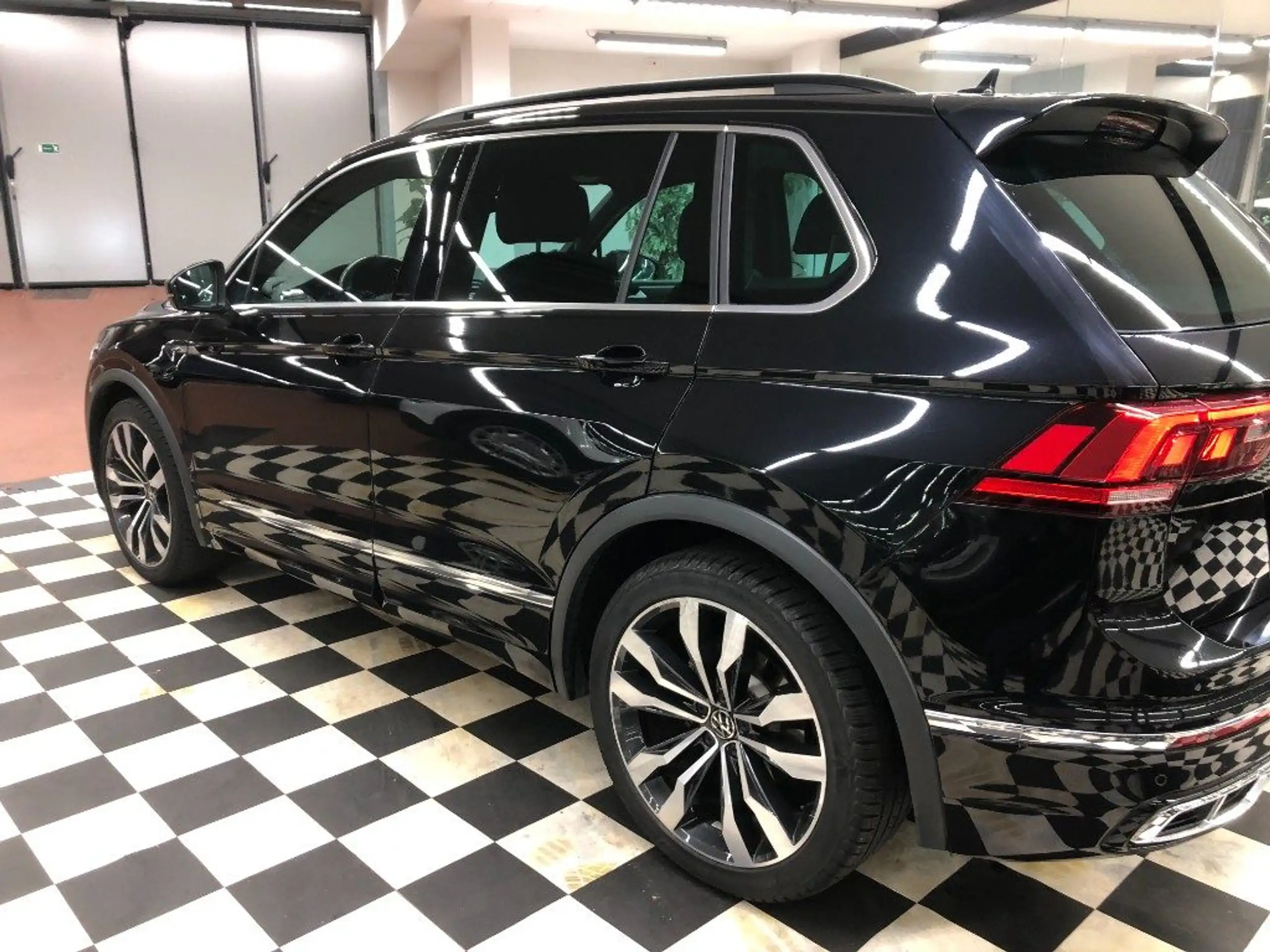 Volkswagen - Tiguan