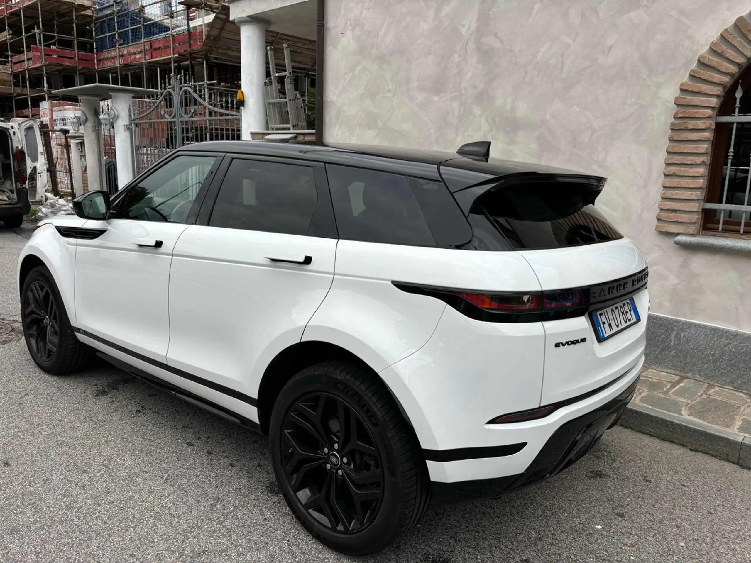 Land Rover - Range Rover Evoque