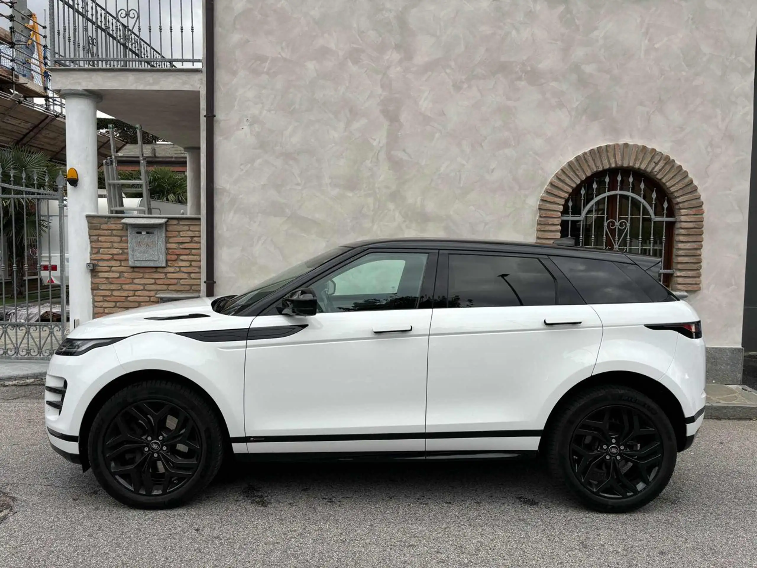 Land Rover - Range Rover Evoque