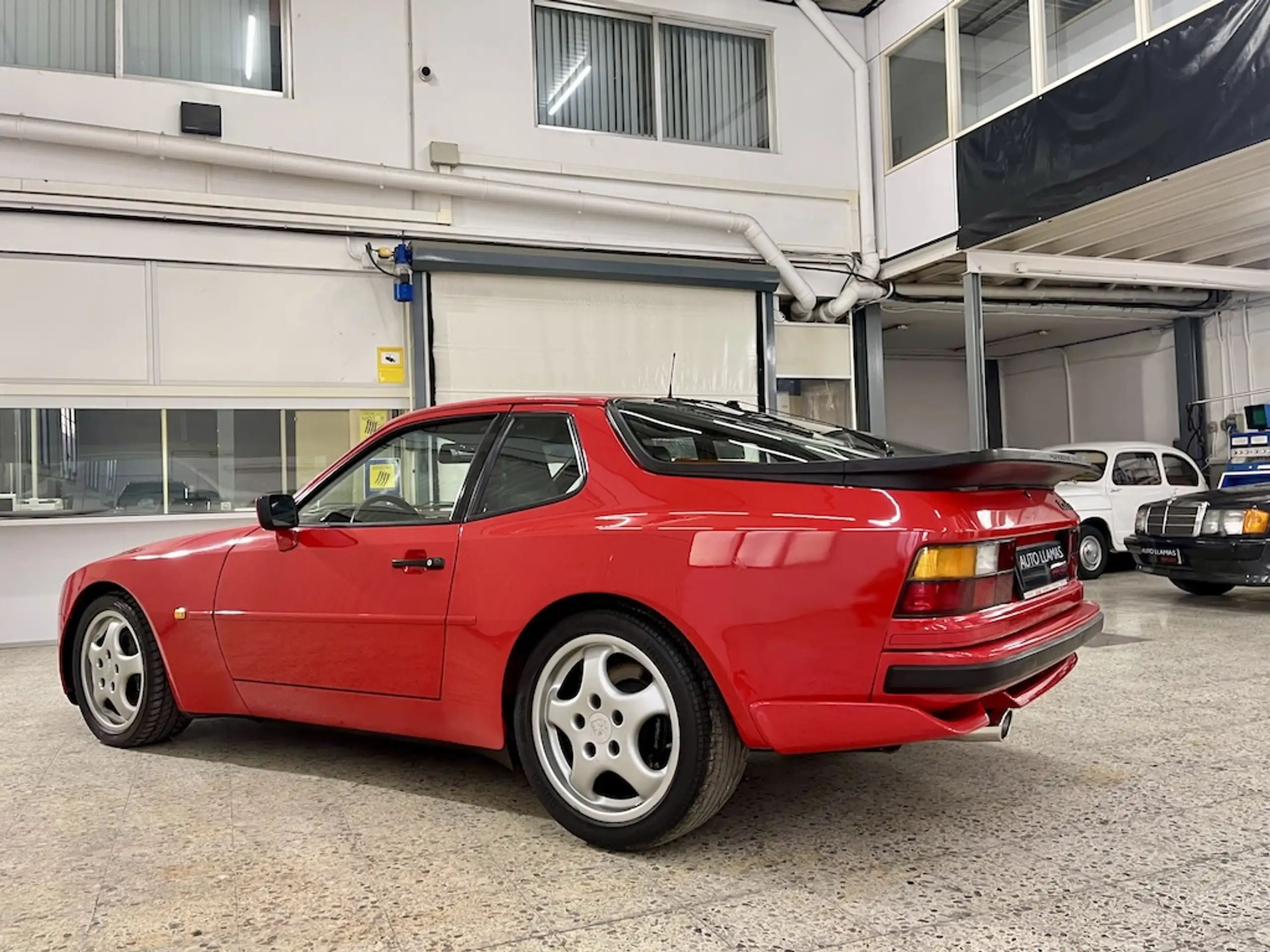 Porsche - 944