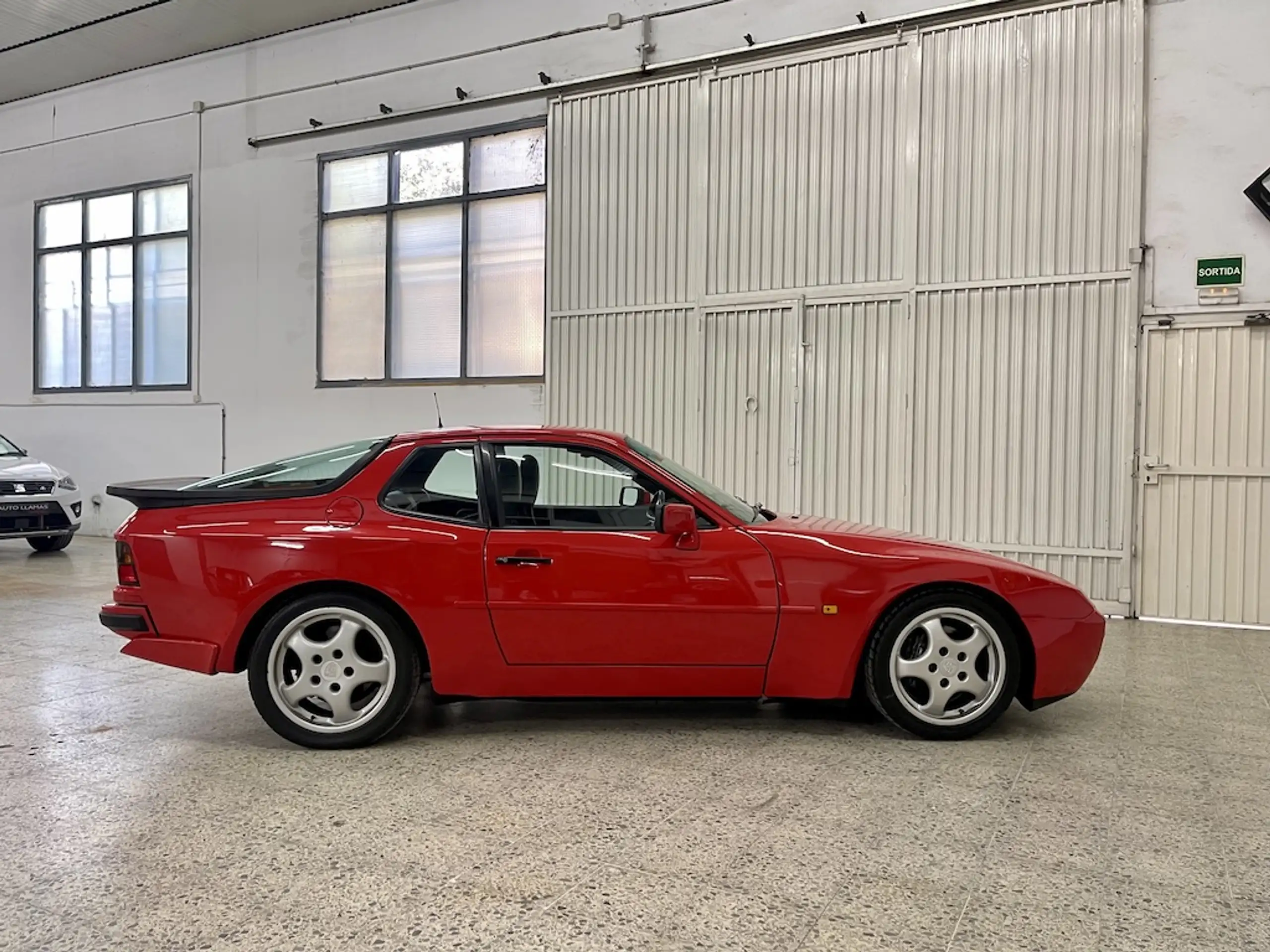 Porsche - 944