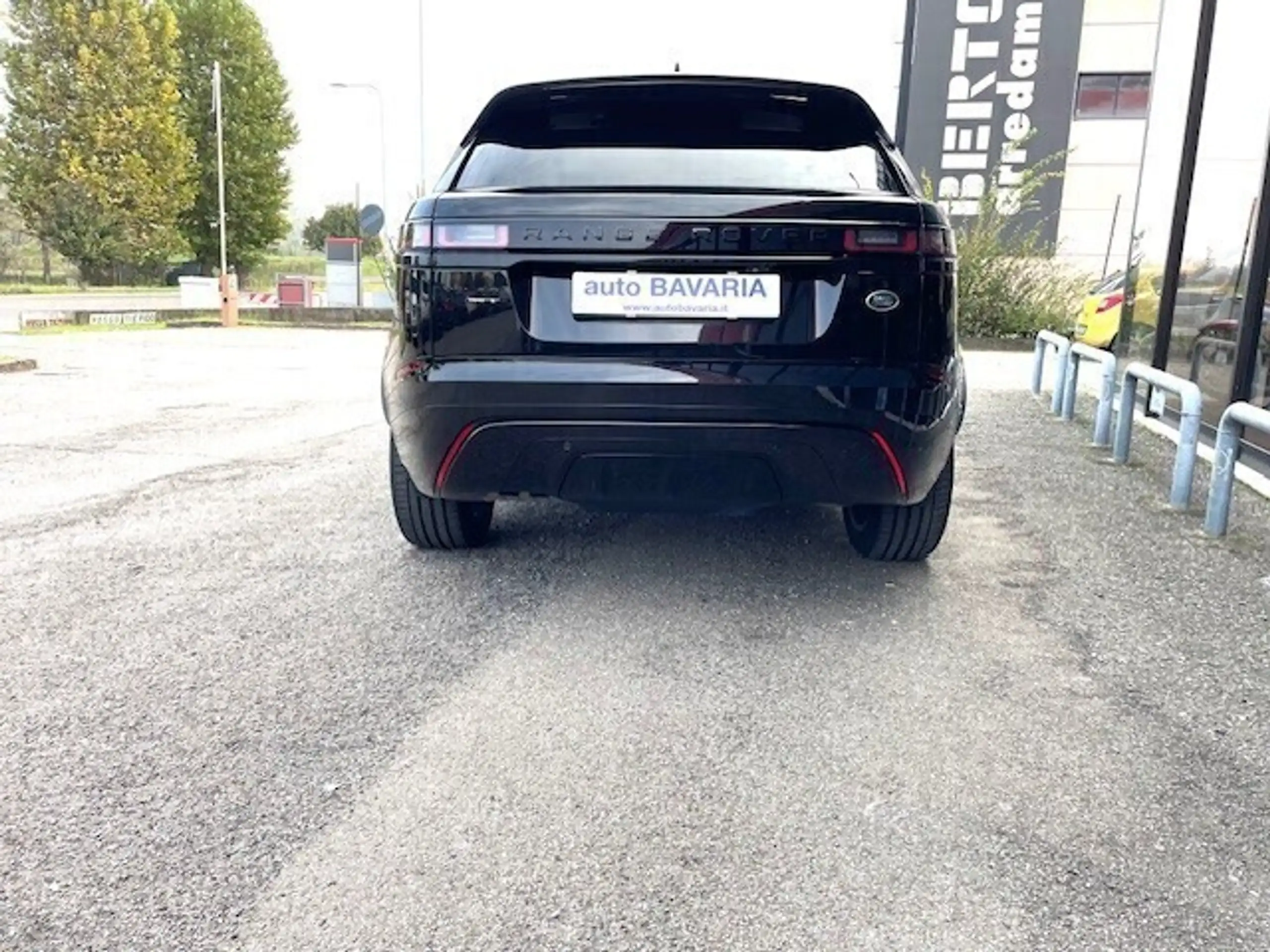 Land Rover - Range Rover Velar