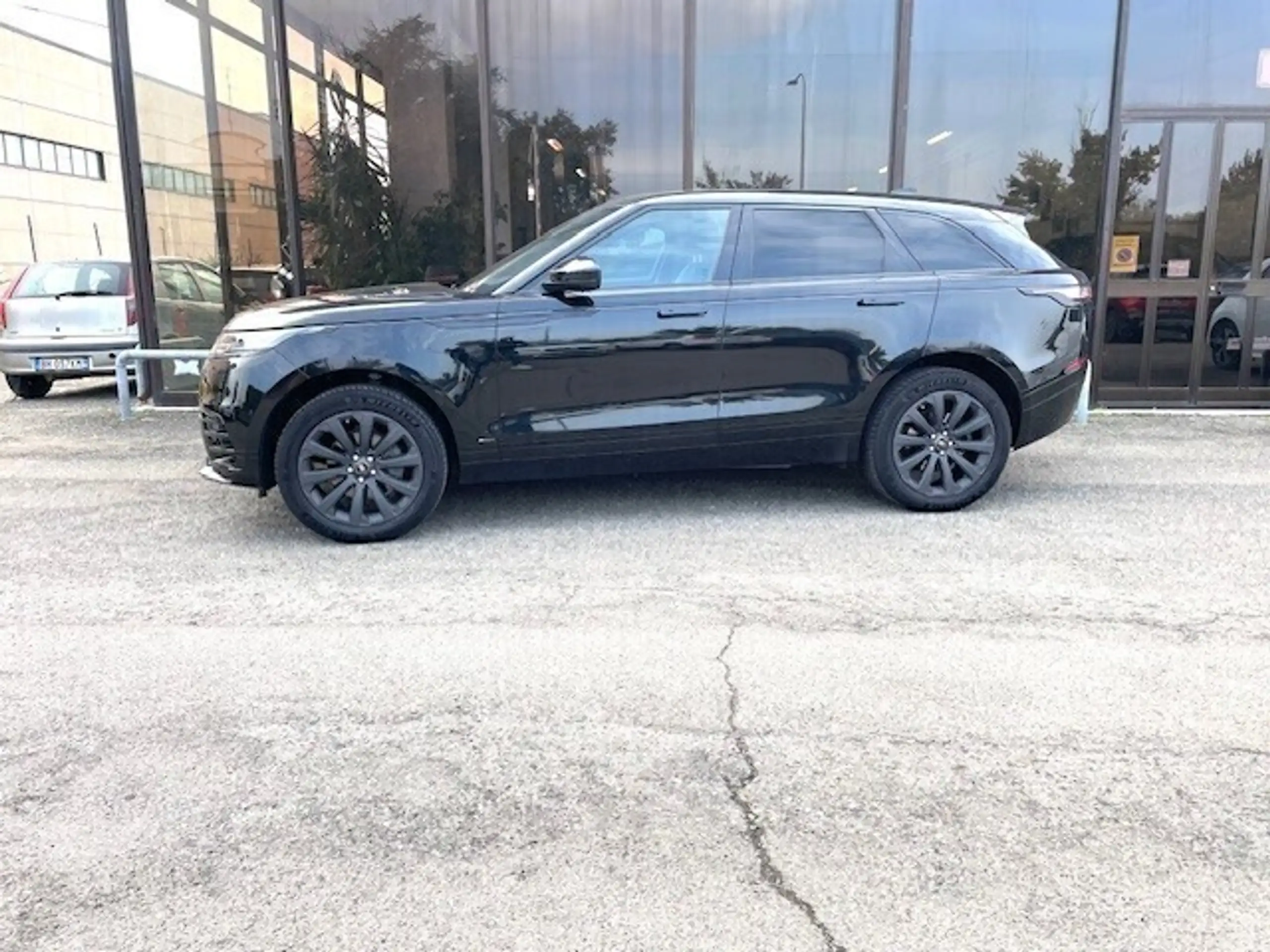 Land Rover - Range Rover Velar