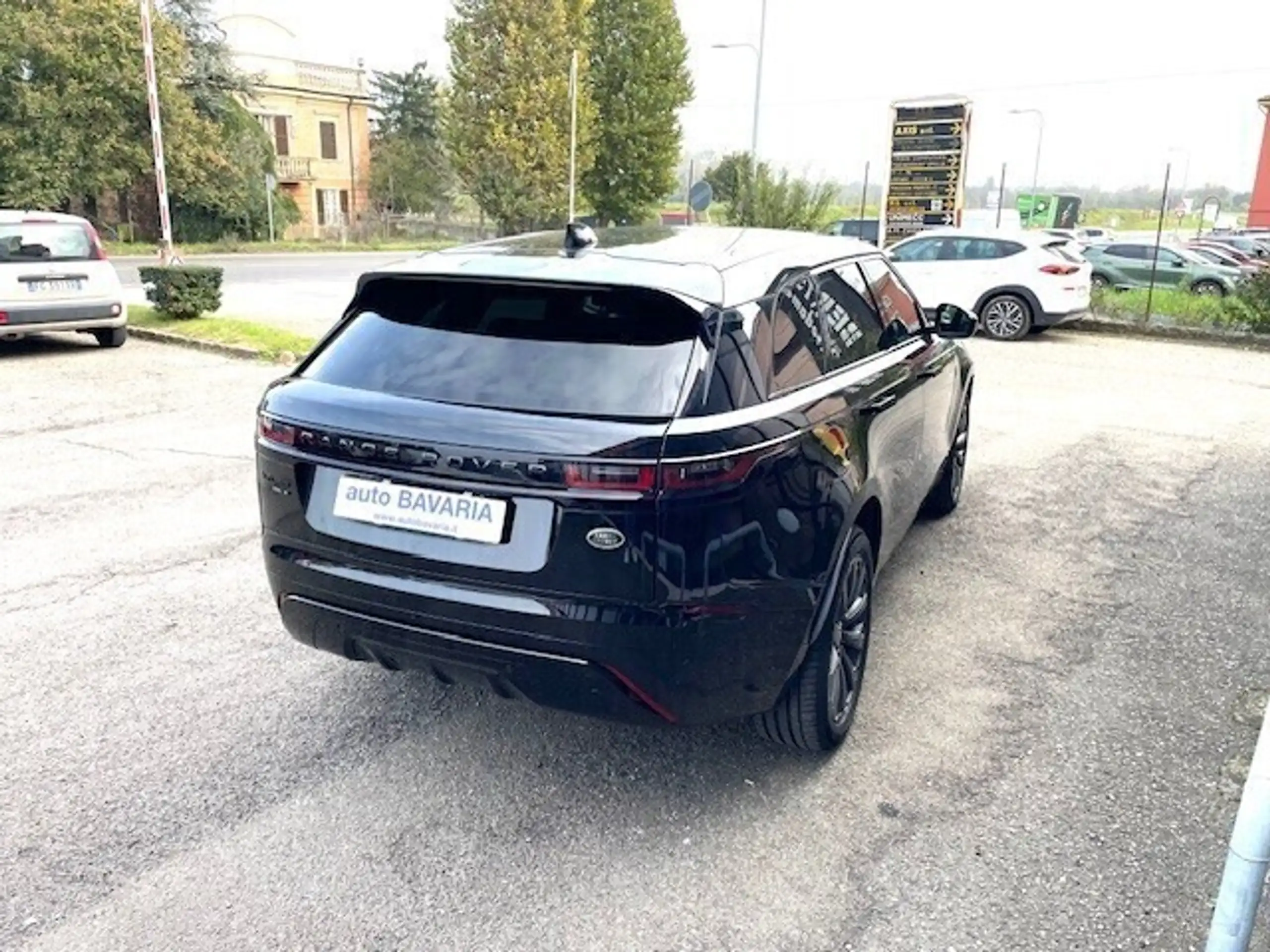 Land Rover - Range Rover Velar