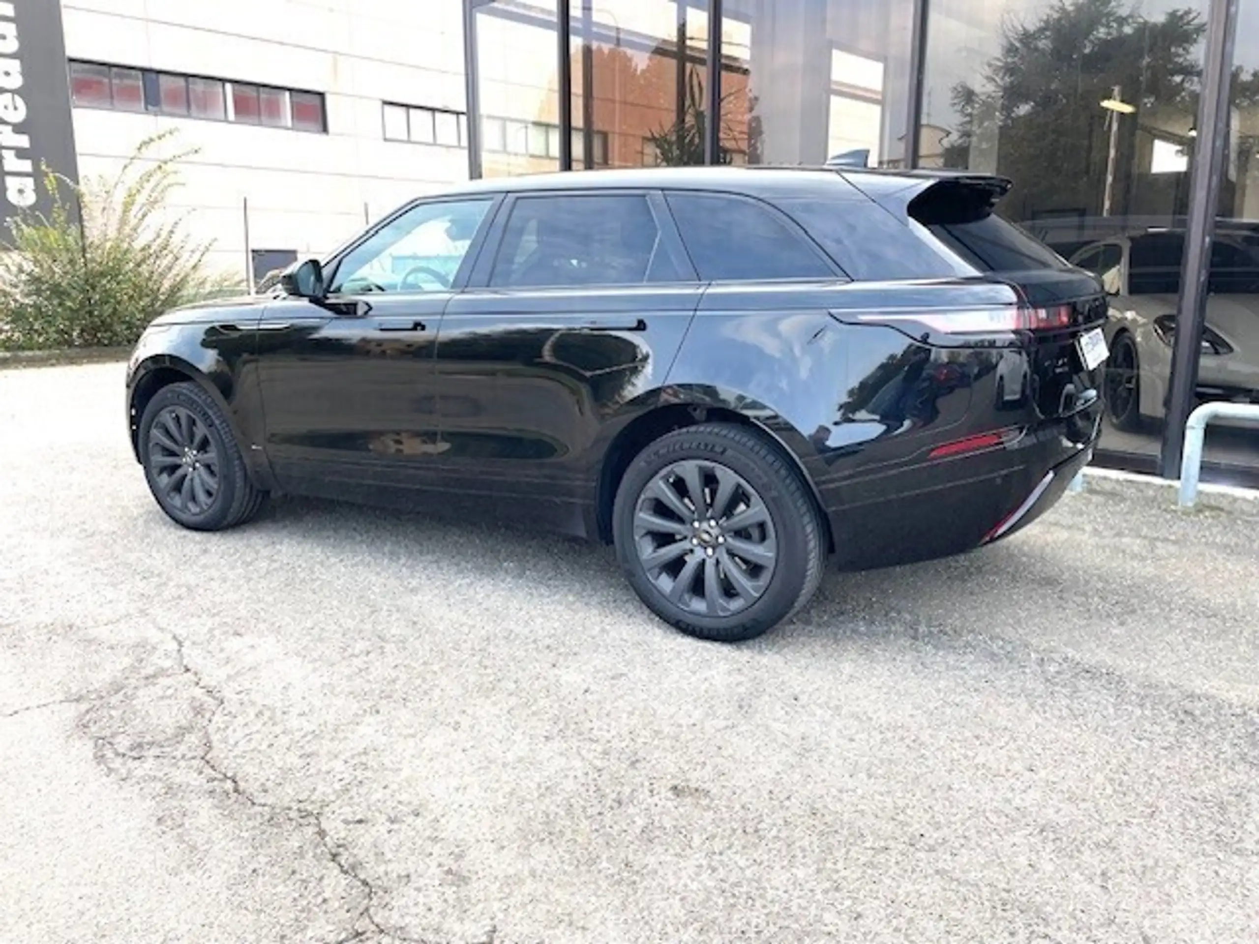 Land Rover - Range Rover Velar