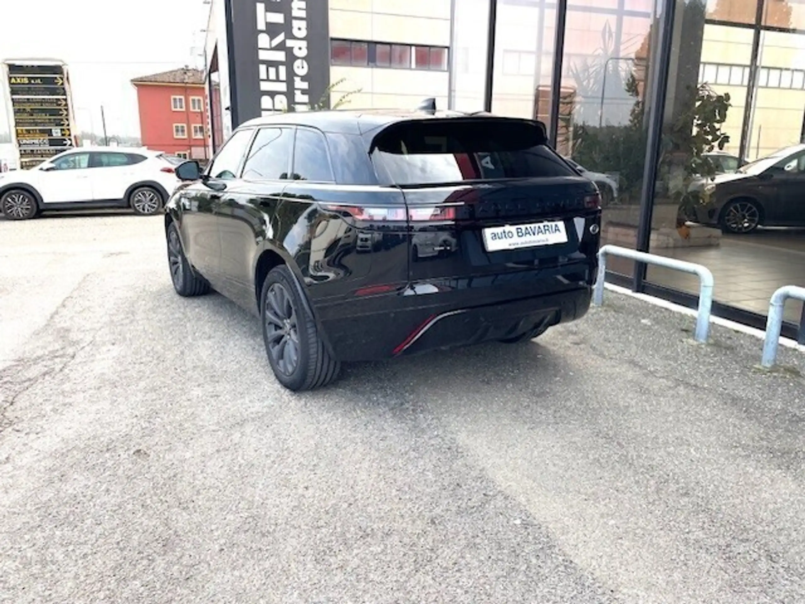 Land Rover - Range Rover Velar