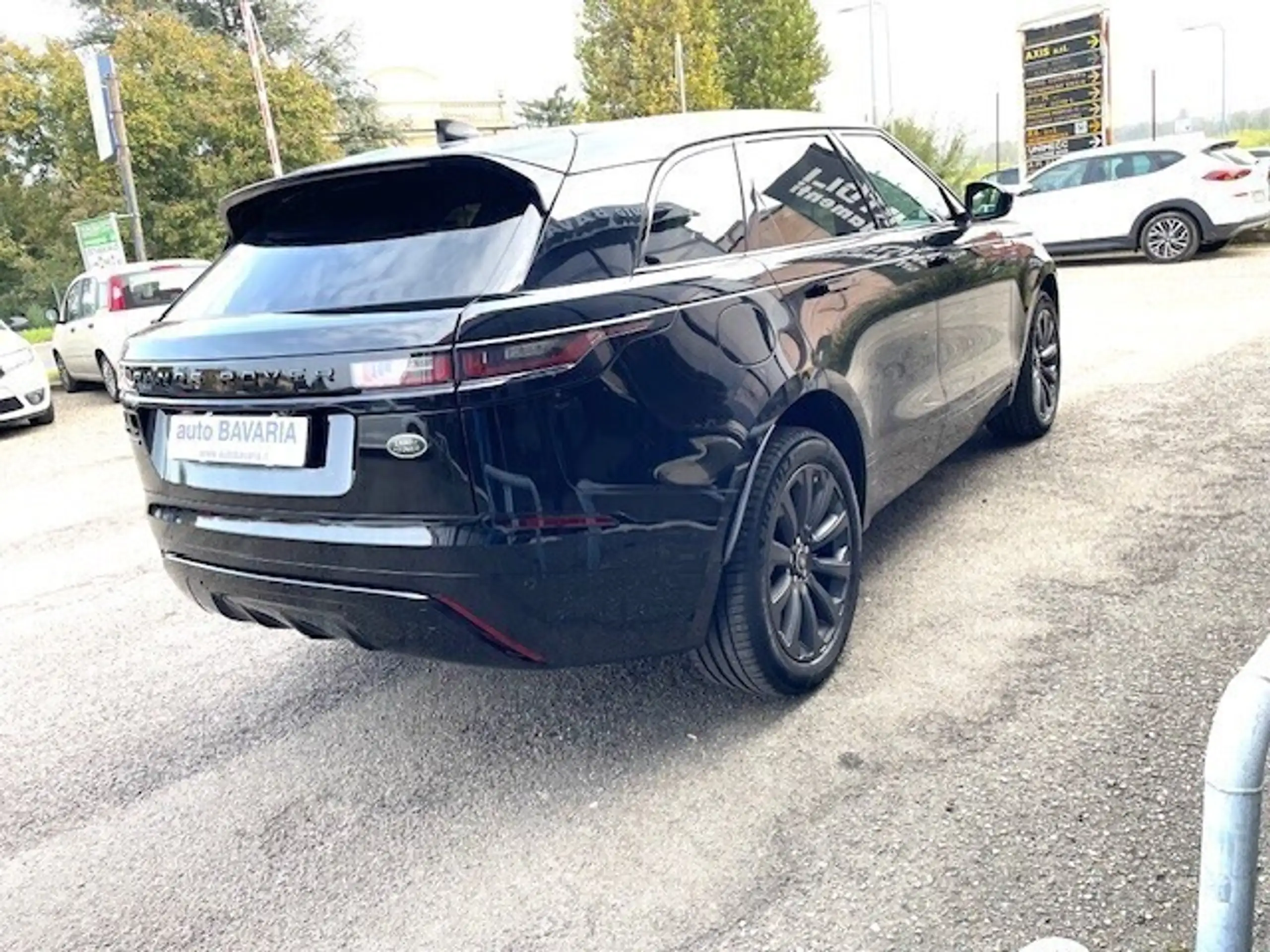 Land Rover - Range Rover Velar