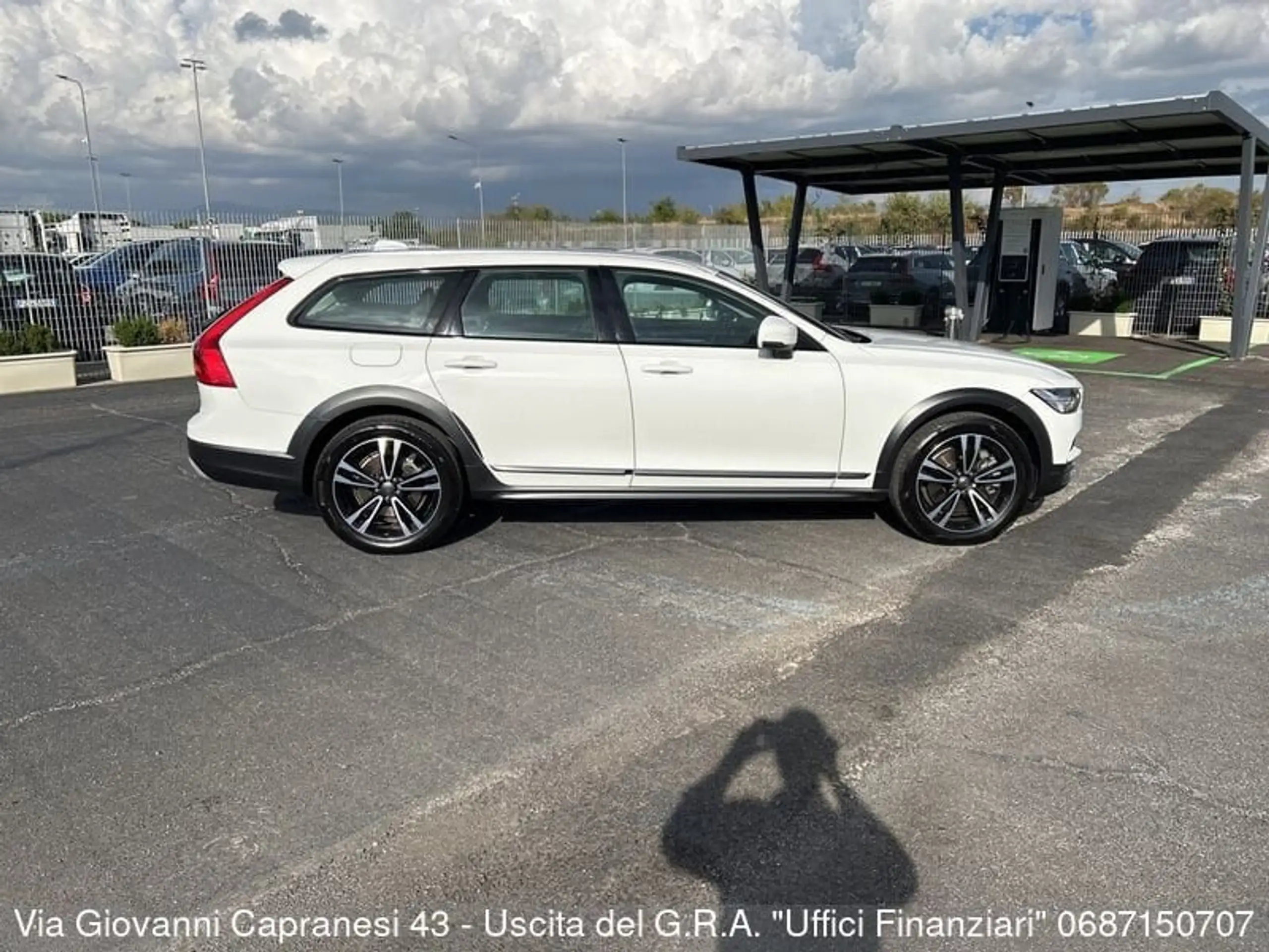 Volvo - V90 Cross Country