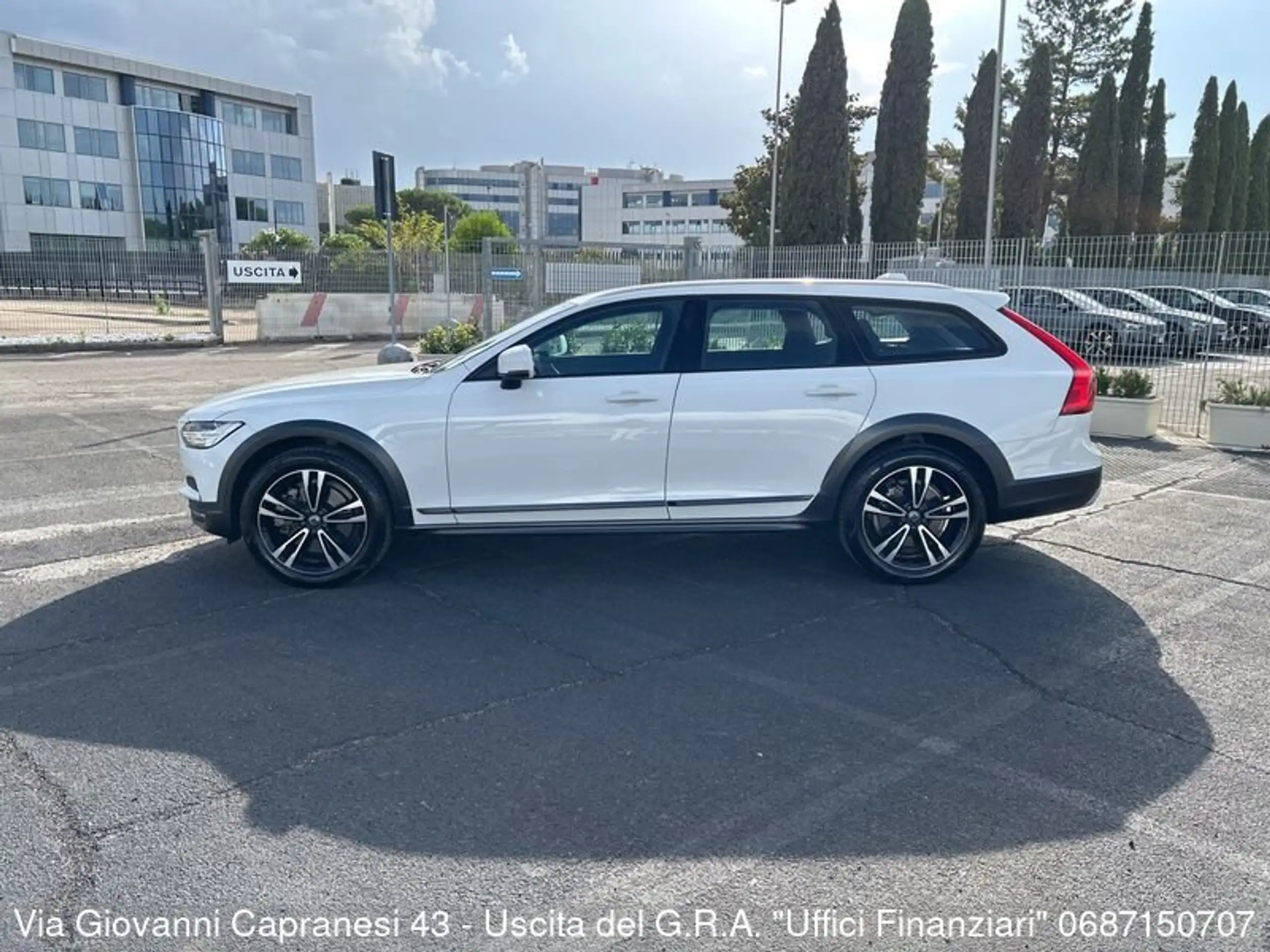 Volvo - V90 Cross Country