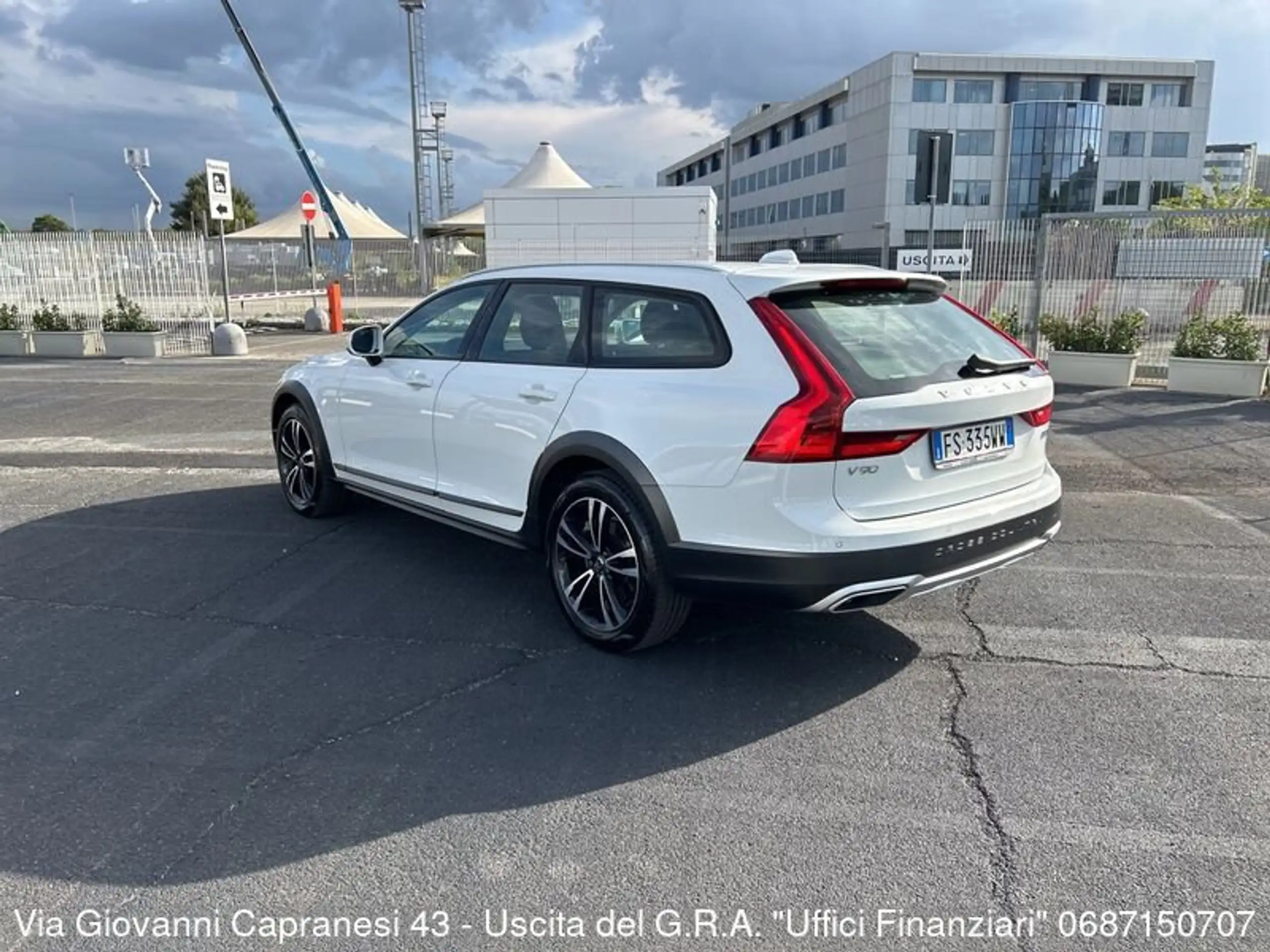 Volvo - V90 Cross Country