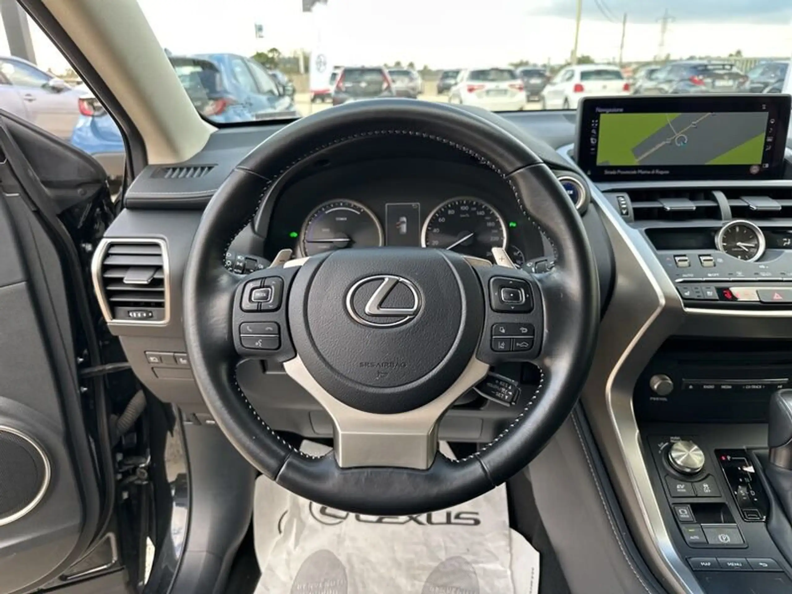 Lexus - NX 300