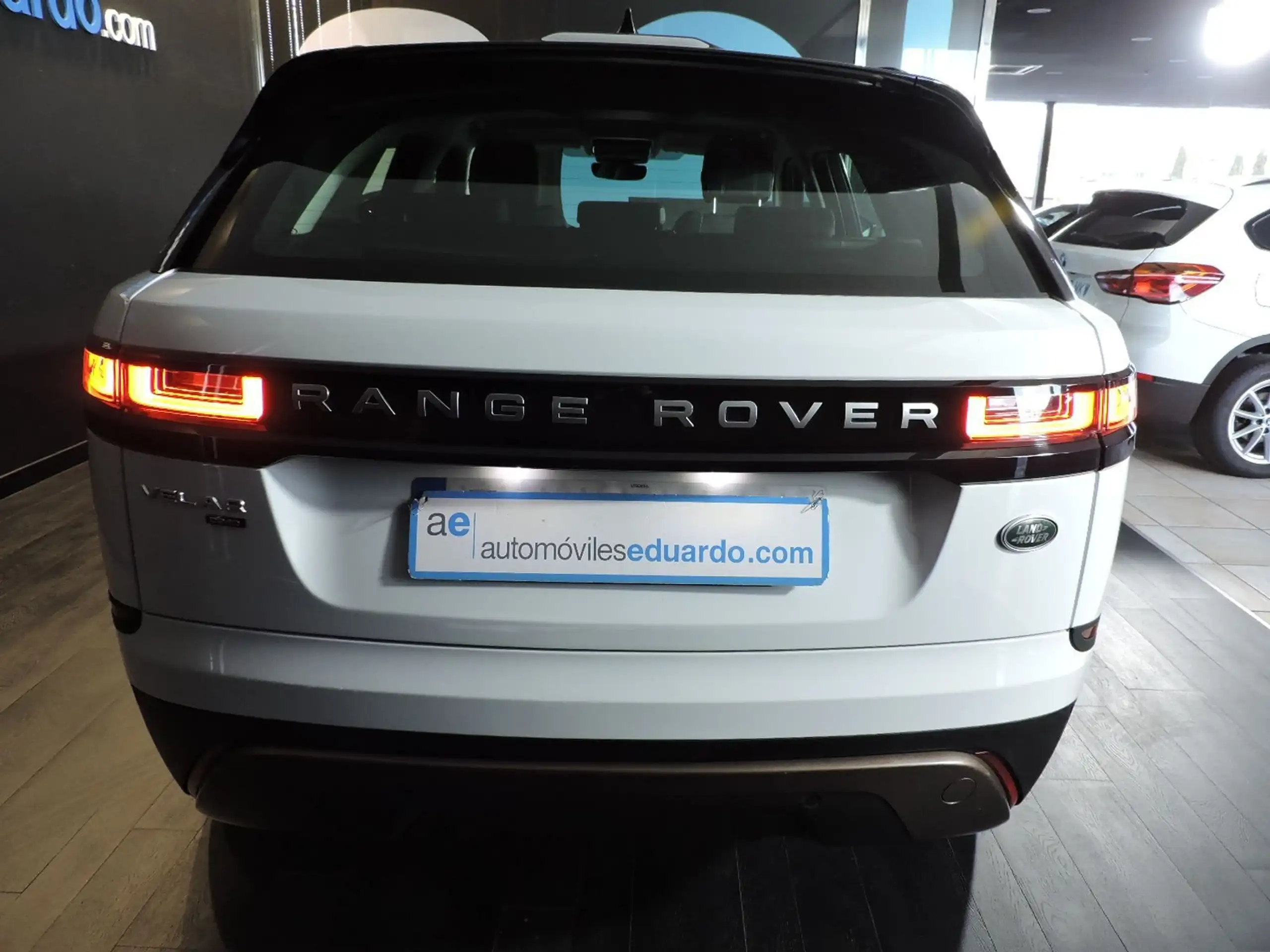 Land Rover - Range Rover Velar