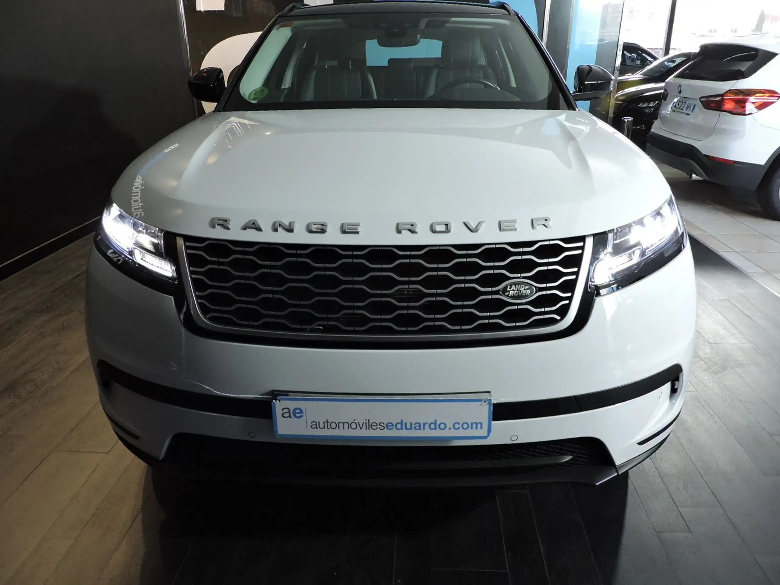 Land Rover - Range Rover Velar