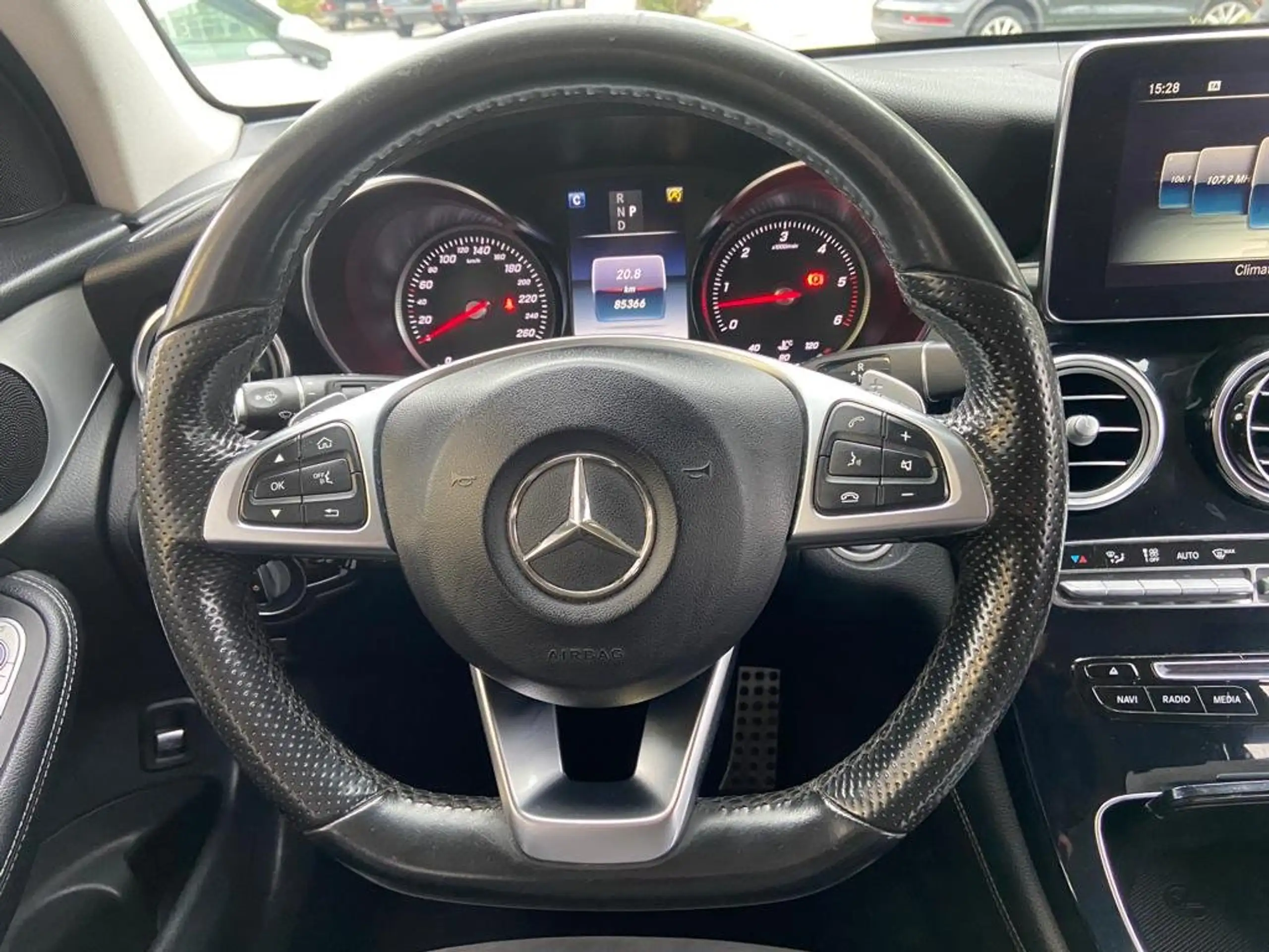 Mercedes-Benz - GLC 350