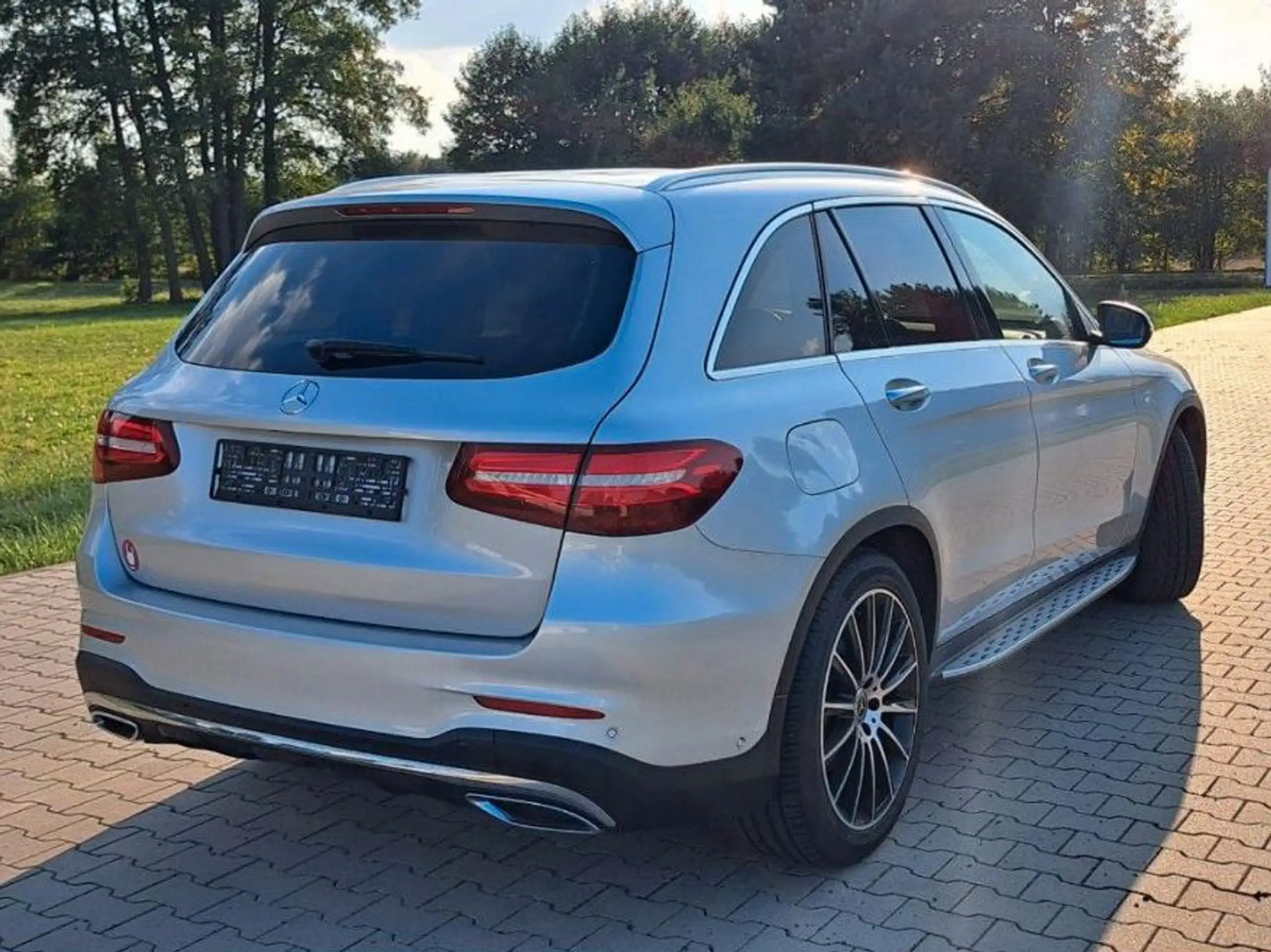 Mercedes-Benz - GLC 350