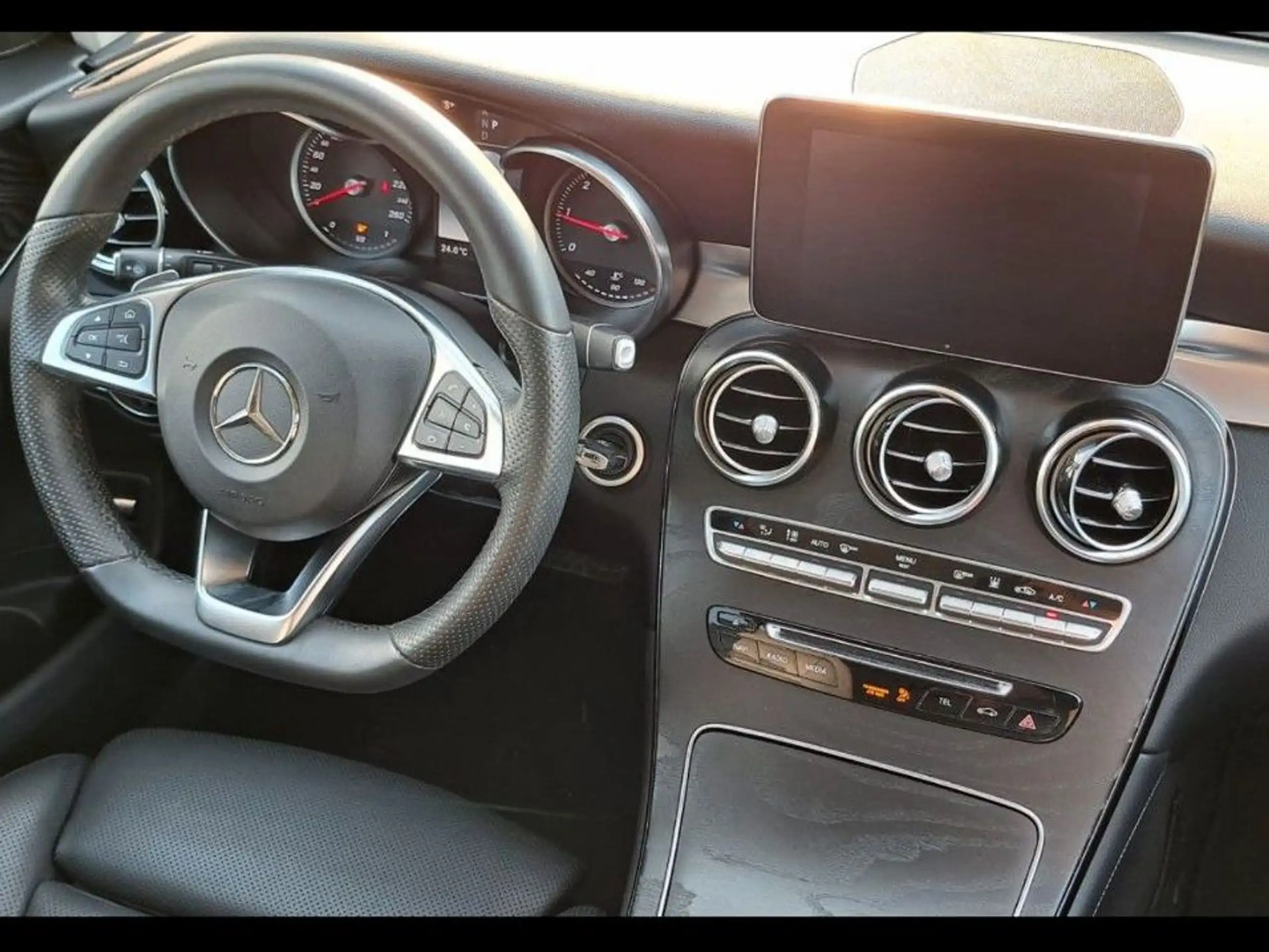 Mercedes-Benz - GLC 350