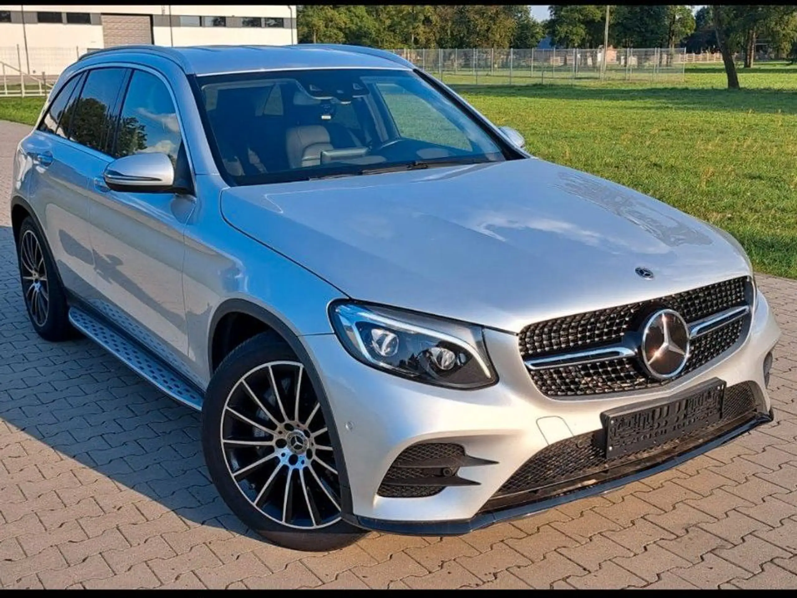 Mercedes-Benz - GLC 350