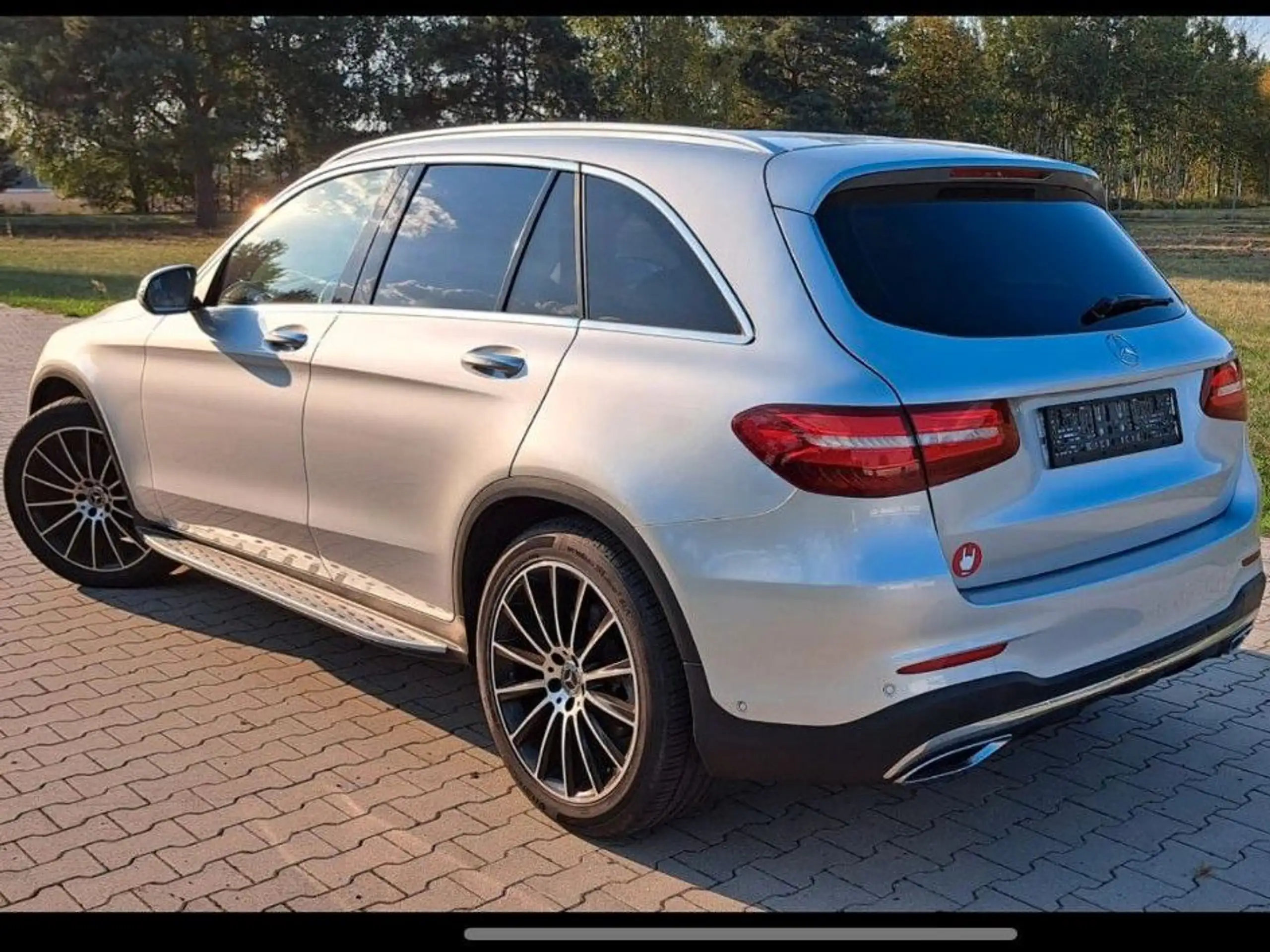 Mercedes-Benz - GLC 350