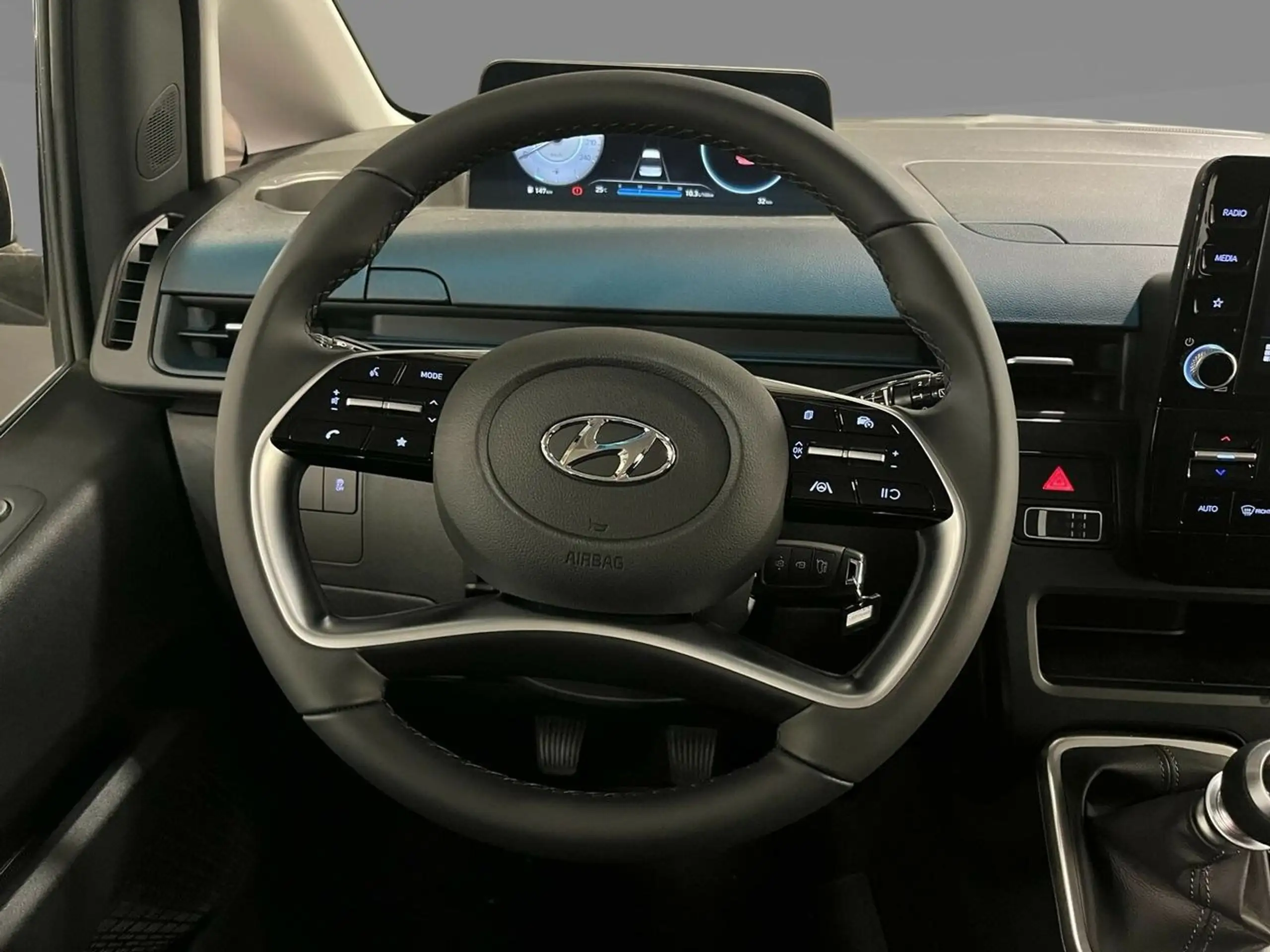 Hyundai - STARIA