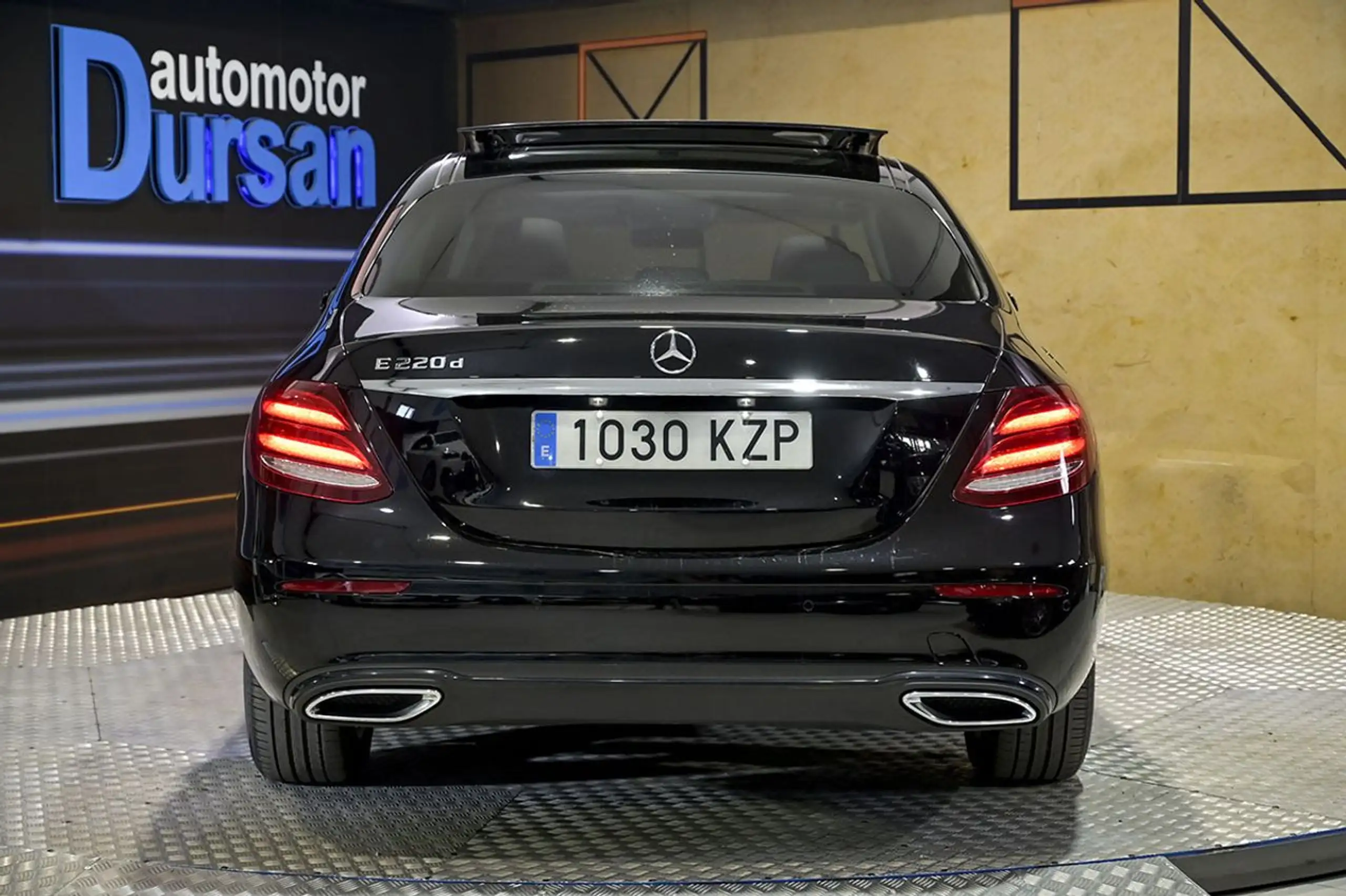 Mercedes-Benz - E 220