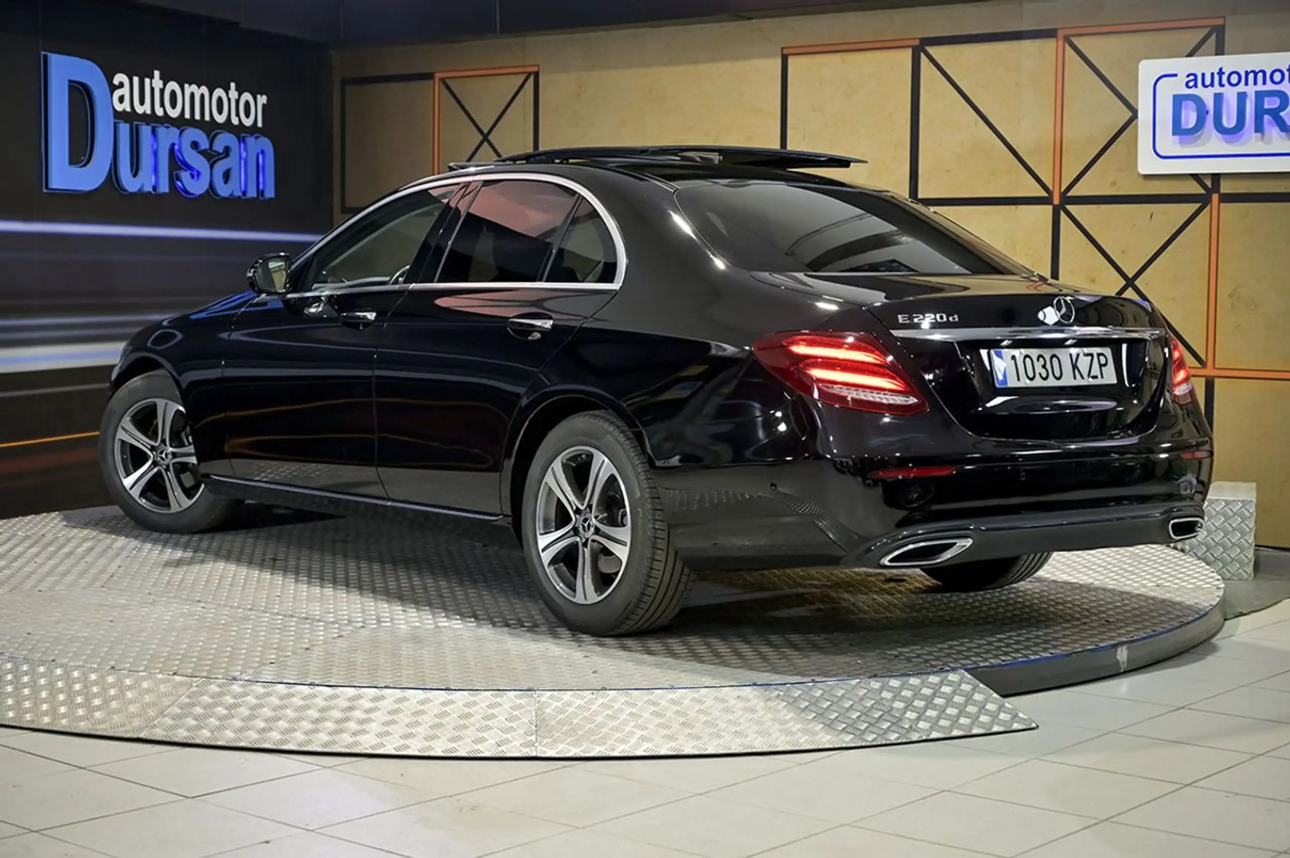 Mercedes-Benz - E 220