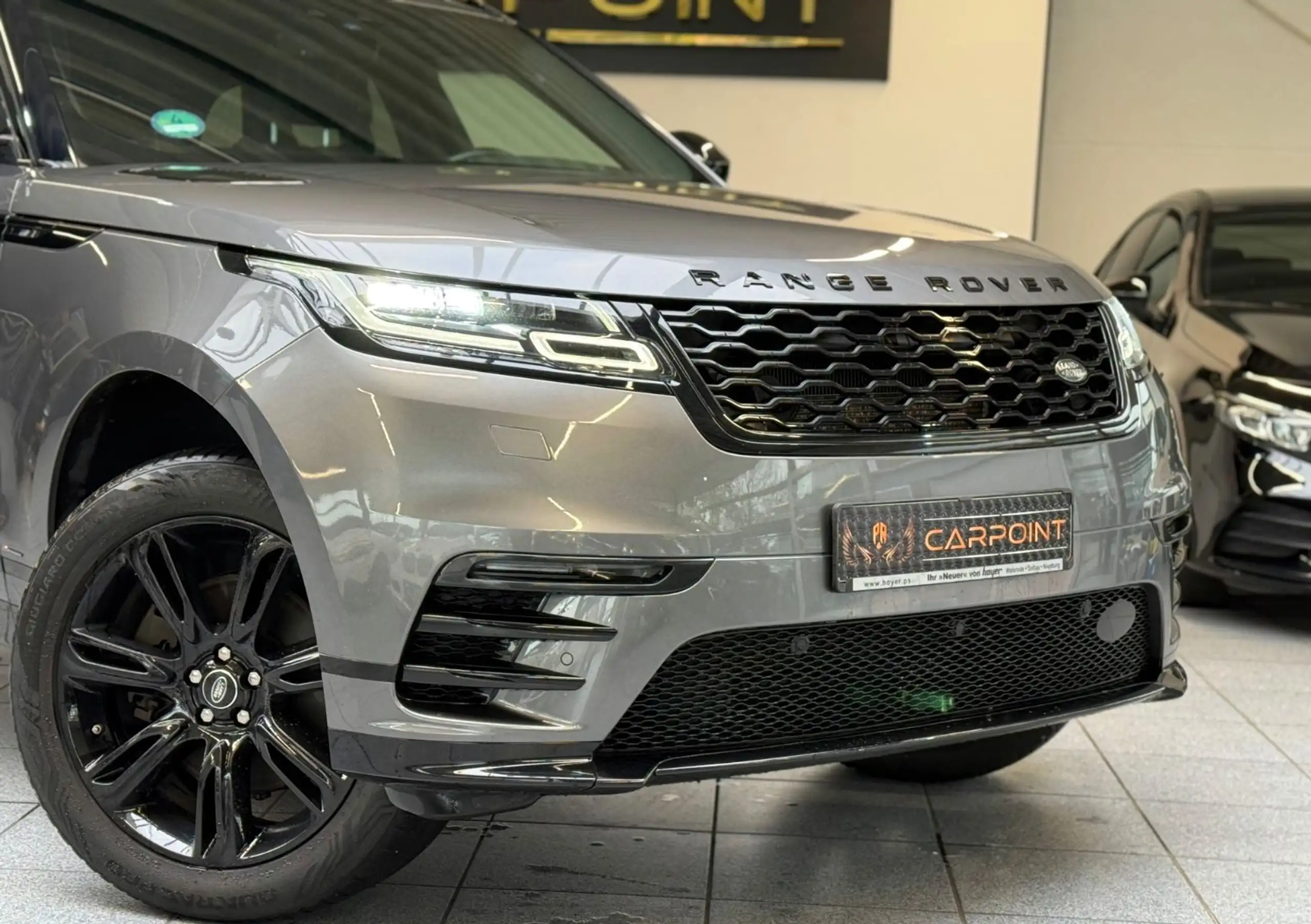 Land Rover - Range Rover Velar