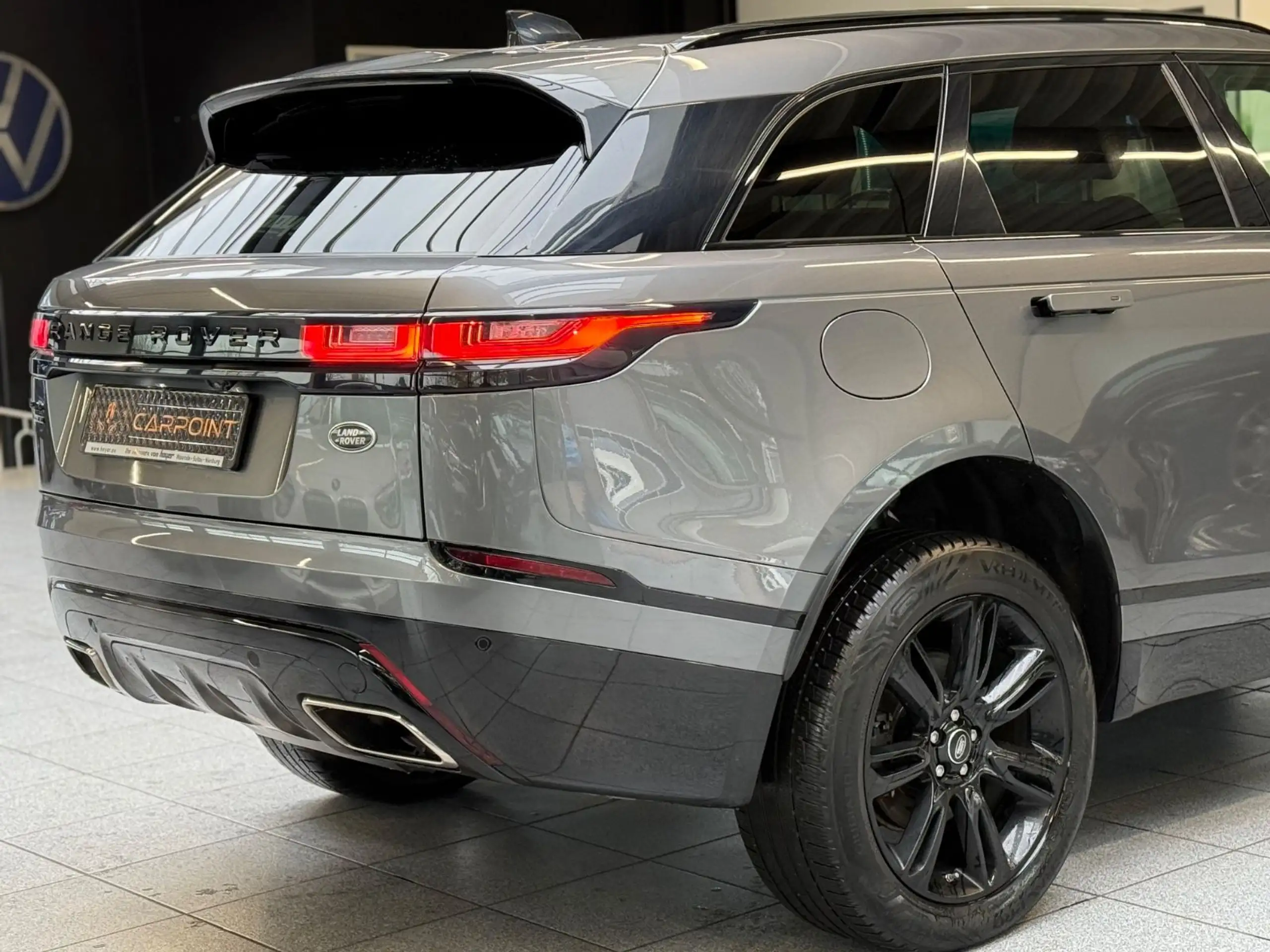 Land Rover - Range Rover Velar