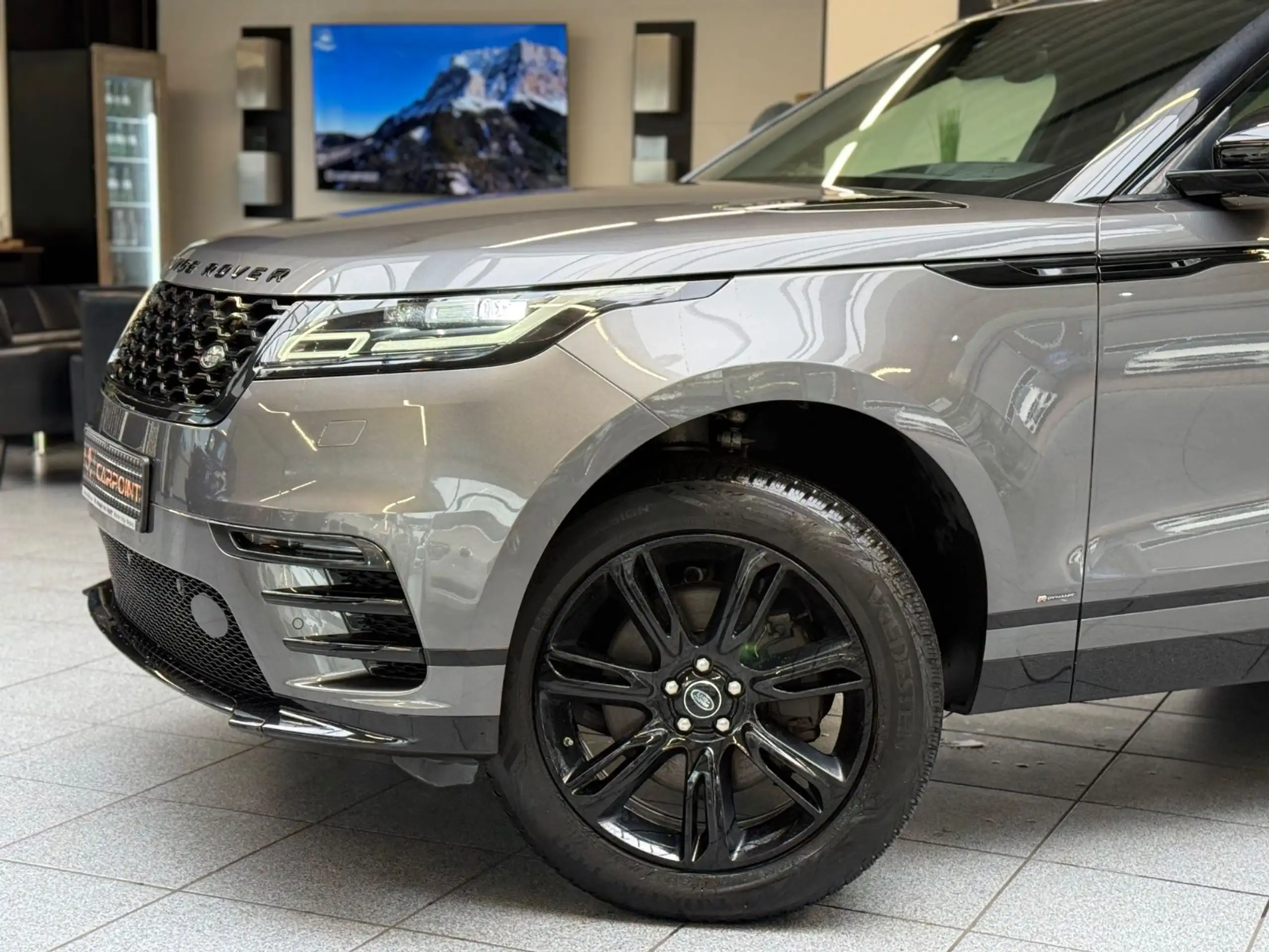 Land Rover - Range Rover Velar