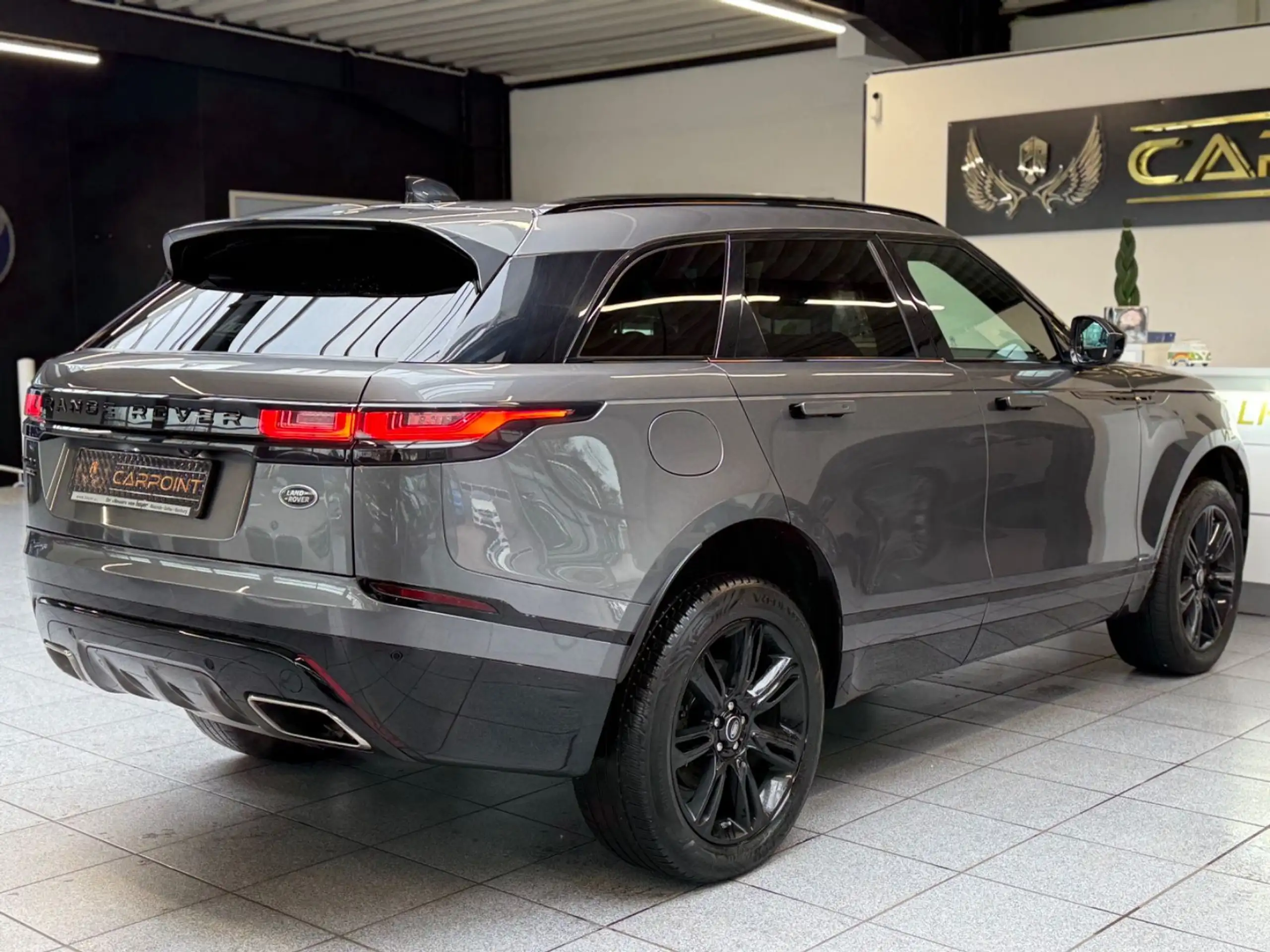 Land Rover - Range Rover Velar