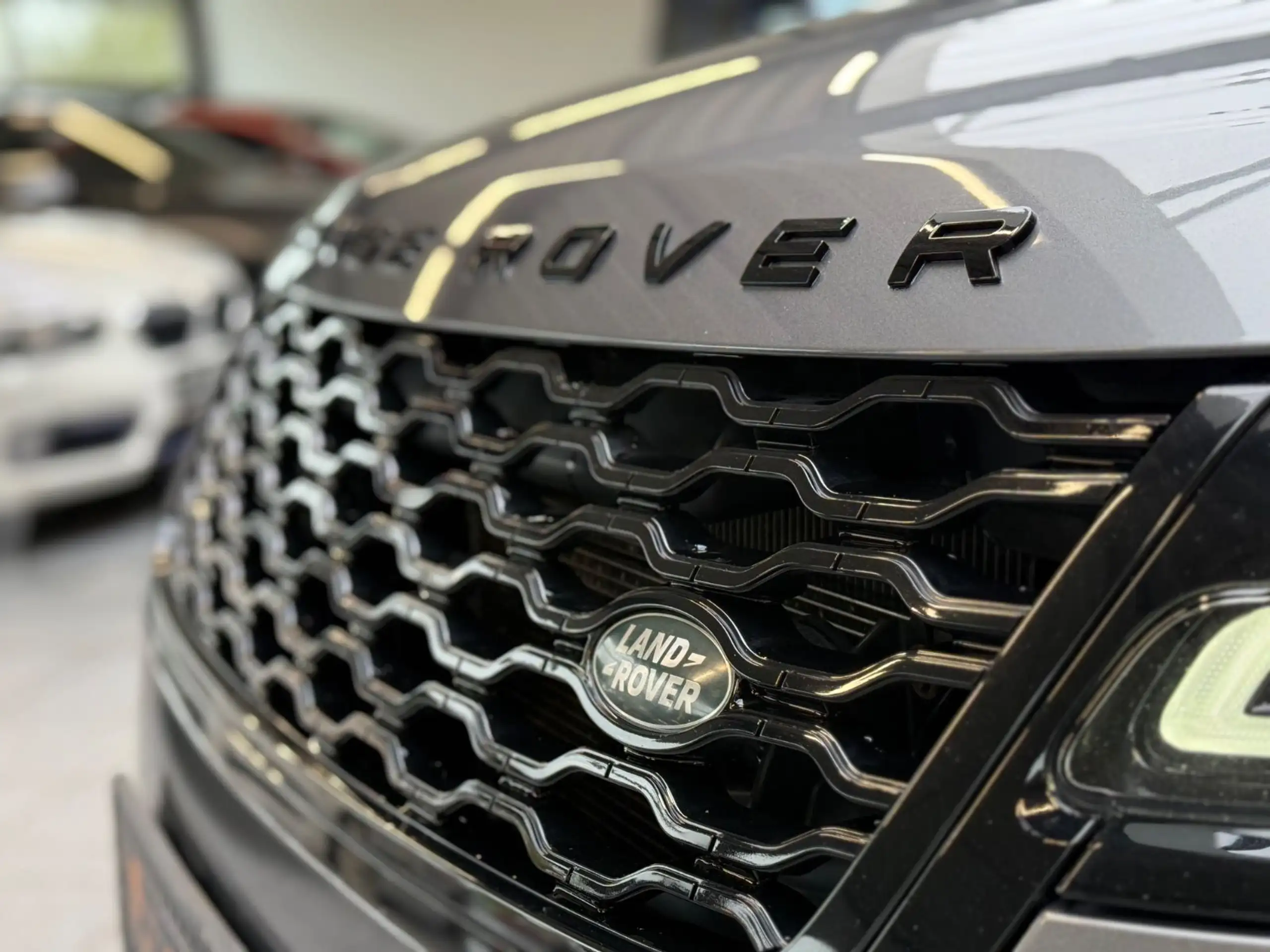 Land Rover - Range Rover Velar