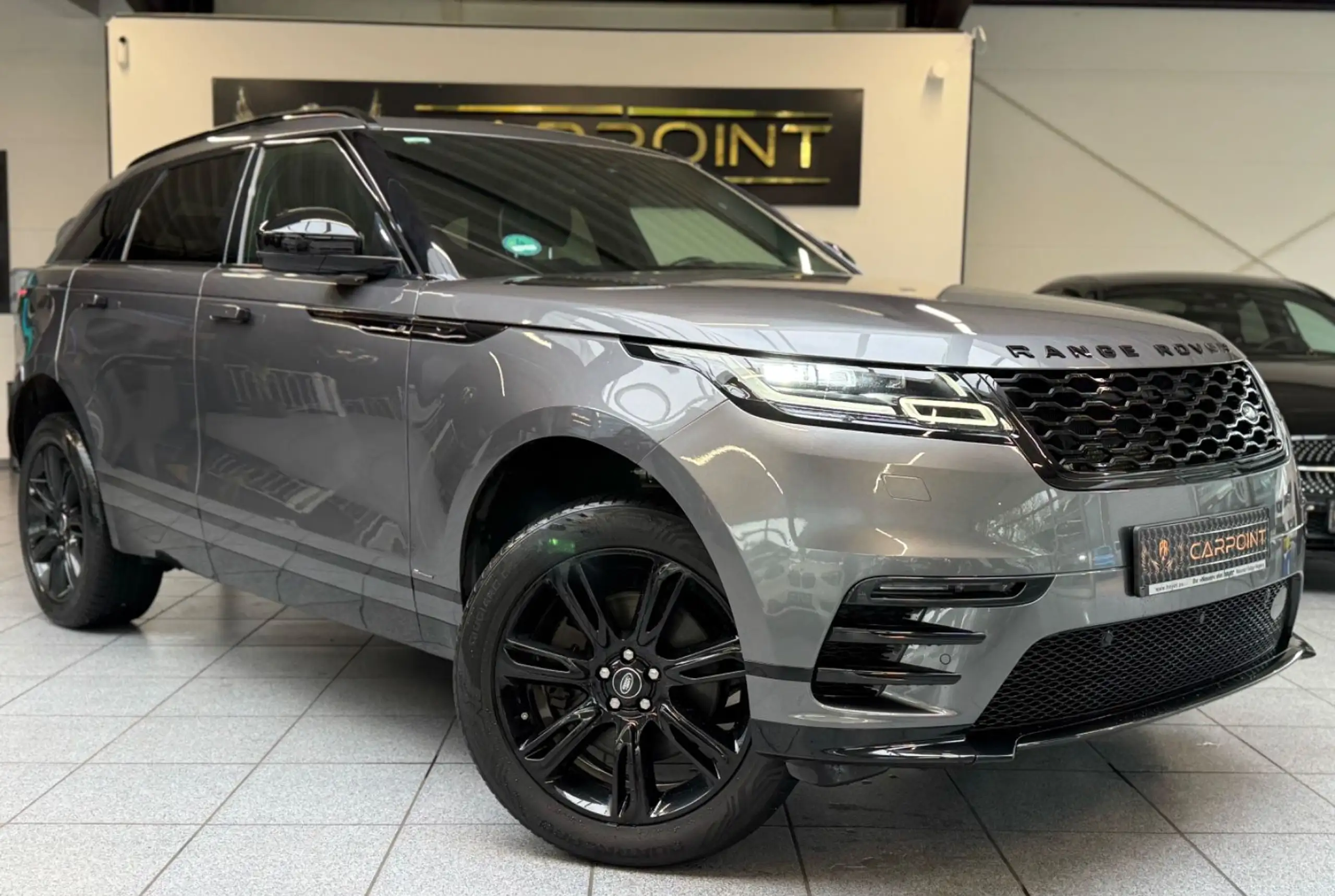 Land Rover - Range Rover Velar