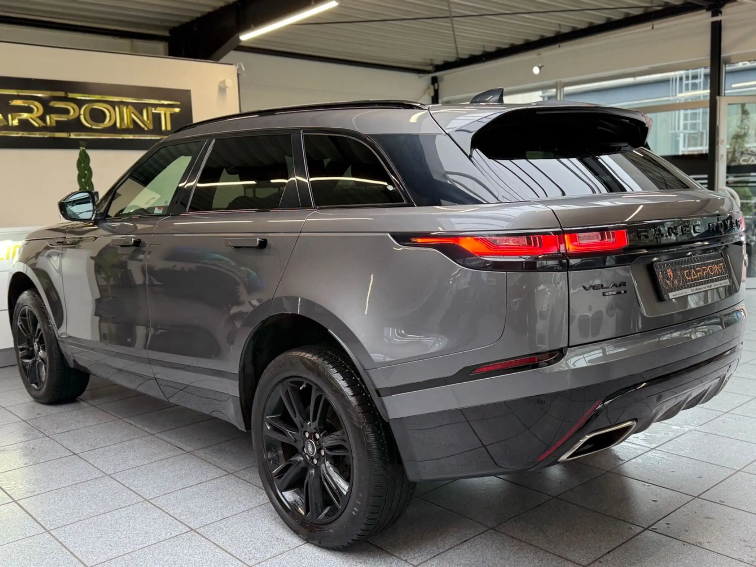 Land Rover - Range Rover Velar