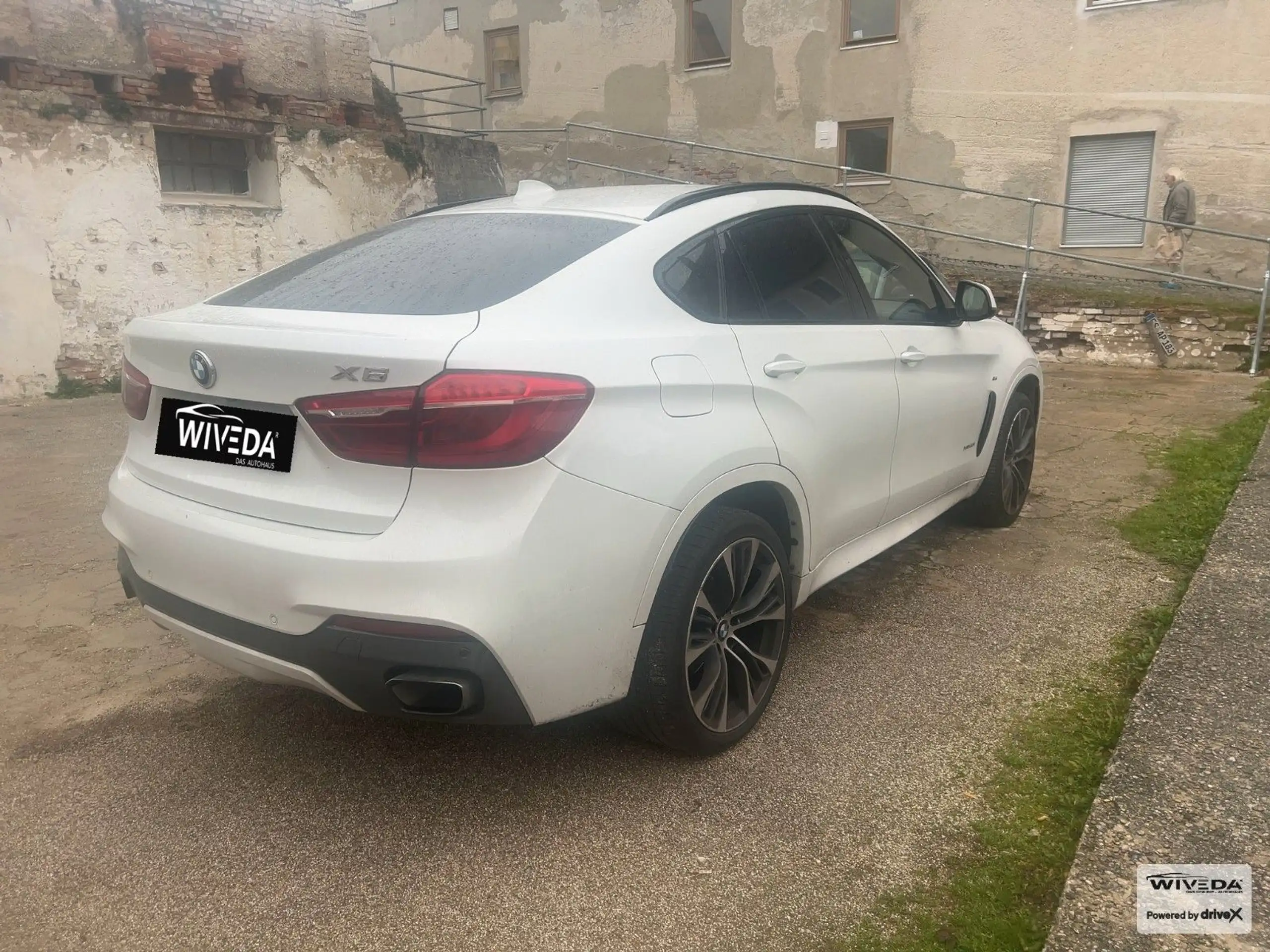 BMW - X6