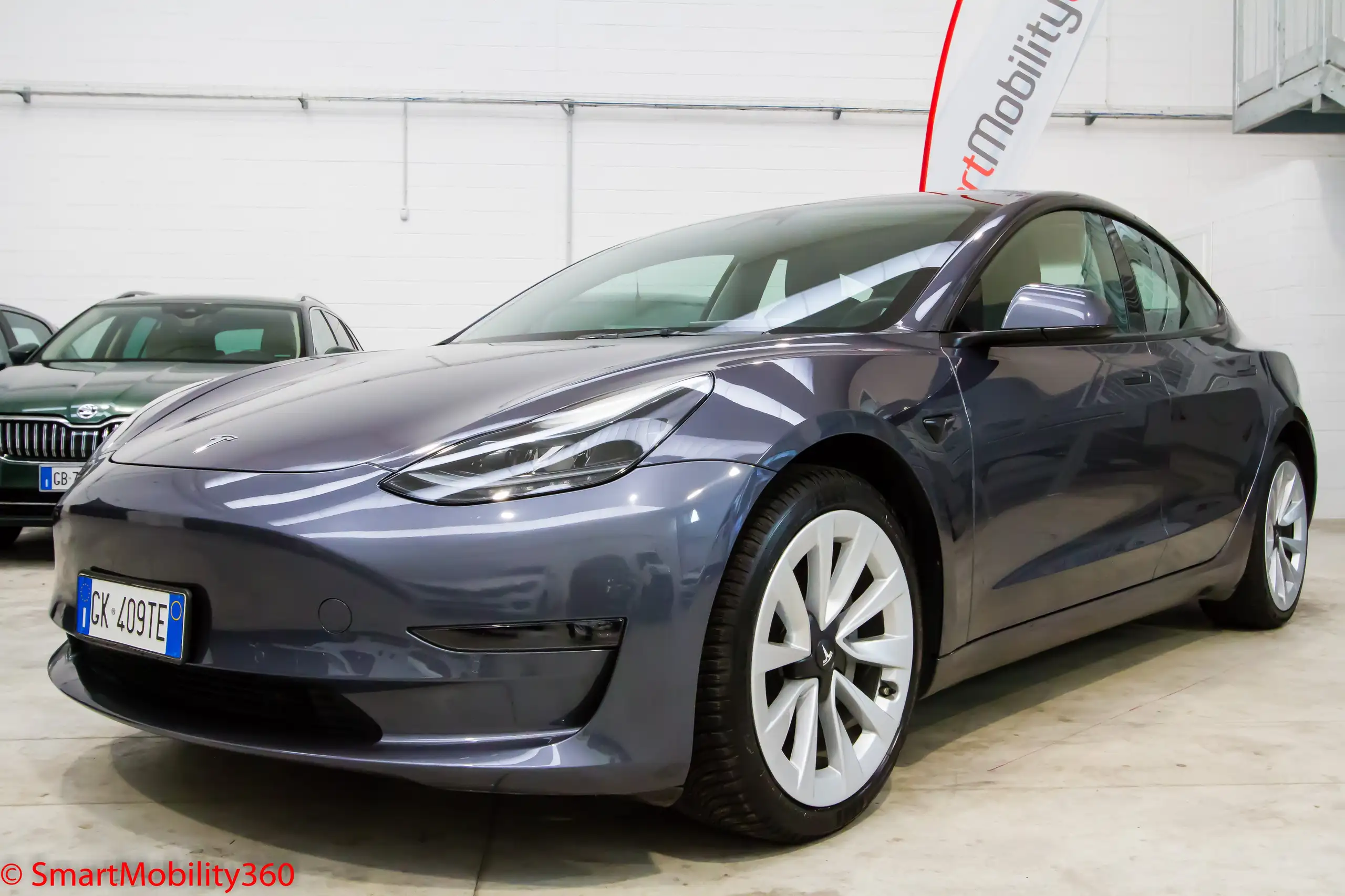 Tesla - Model 3