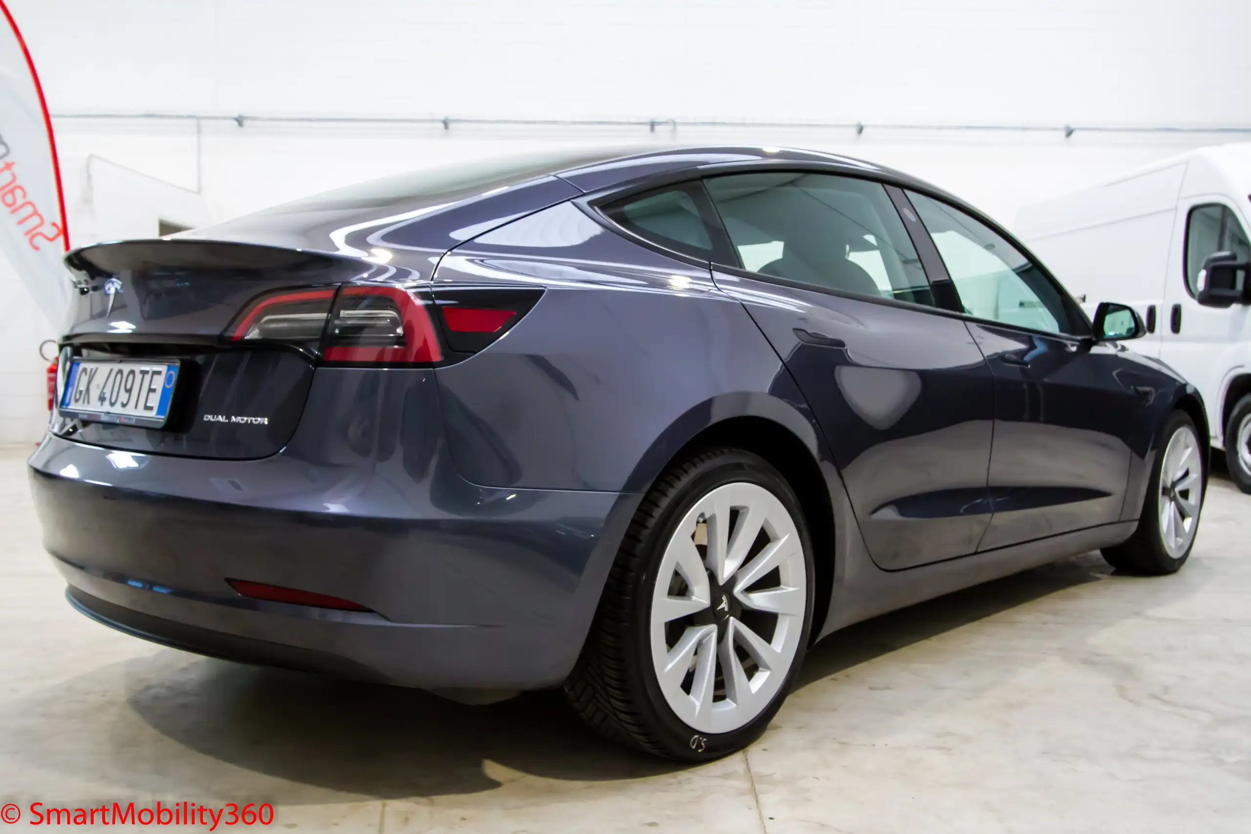 Tesla - Model 3