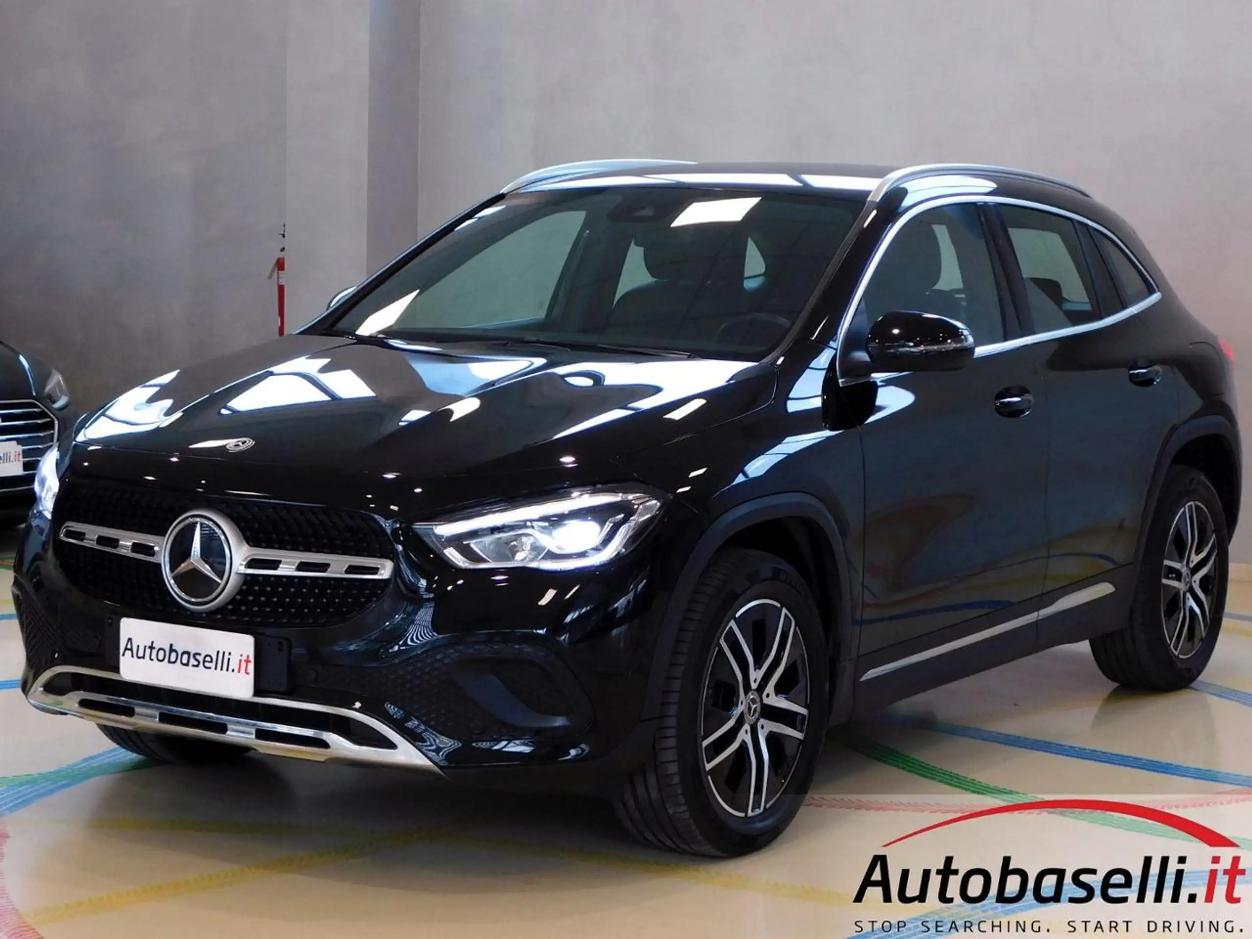 Mercedes-Benz - GLA 220