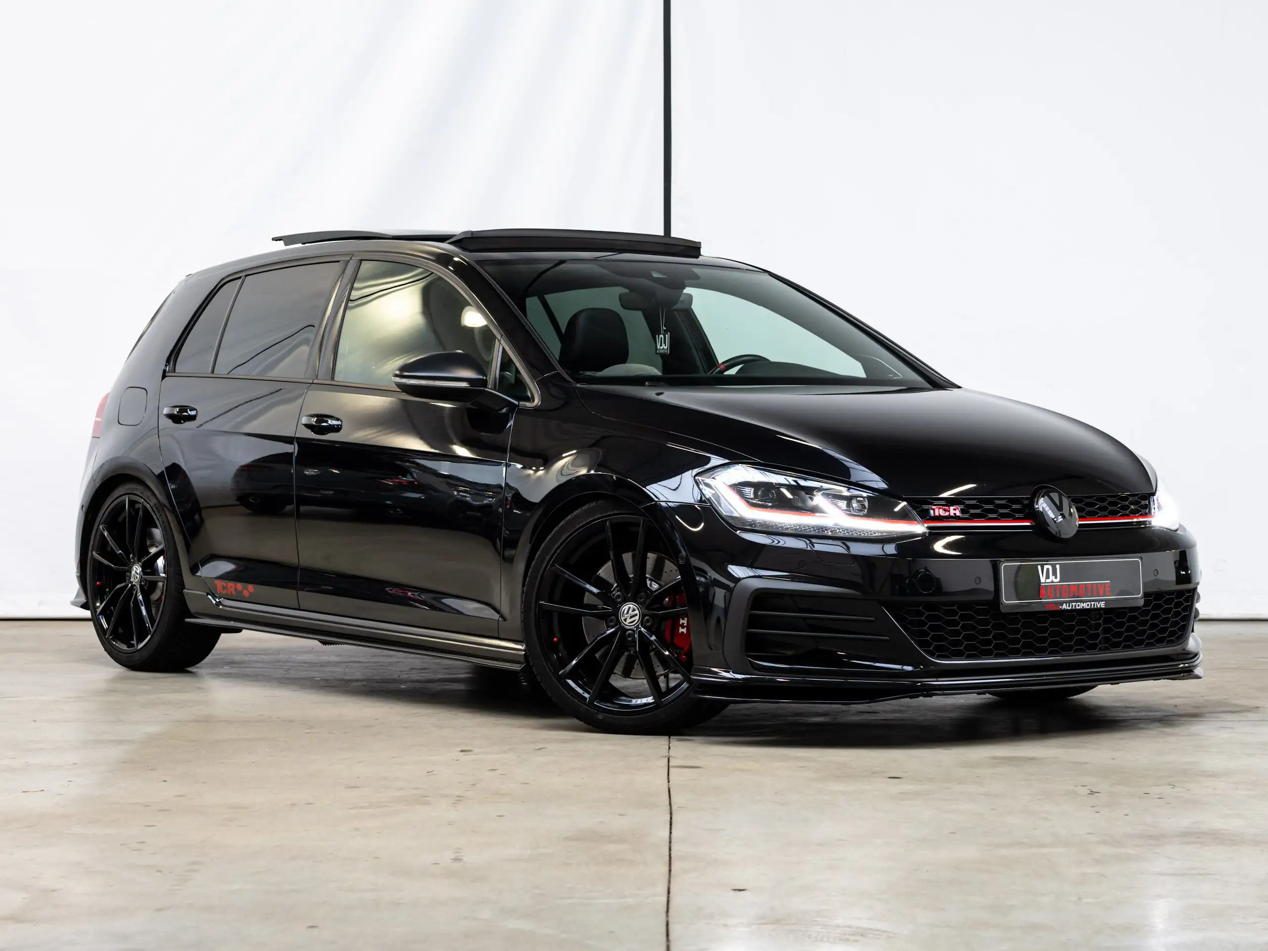 Volkswagen - Golf GTI