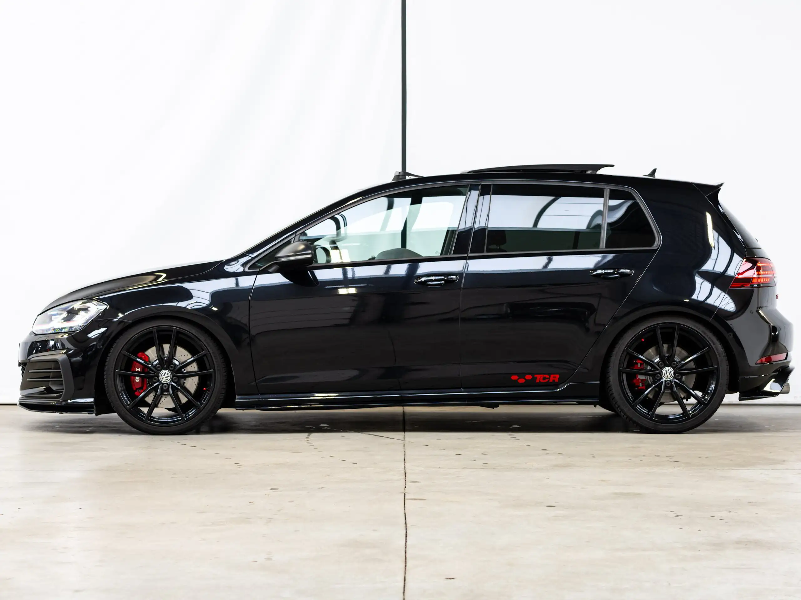 Volkswagen - Golf GTI