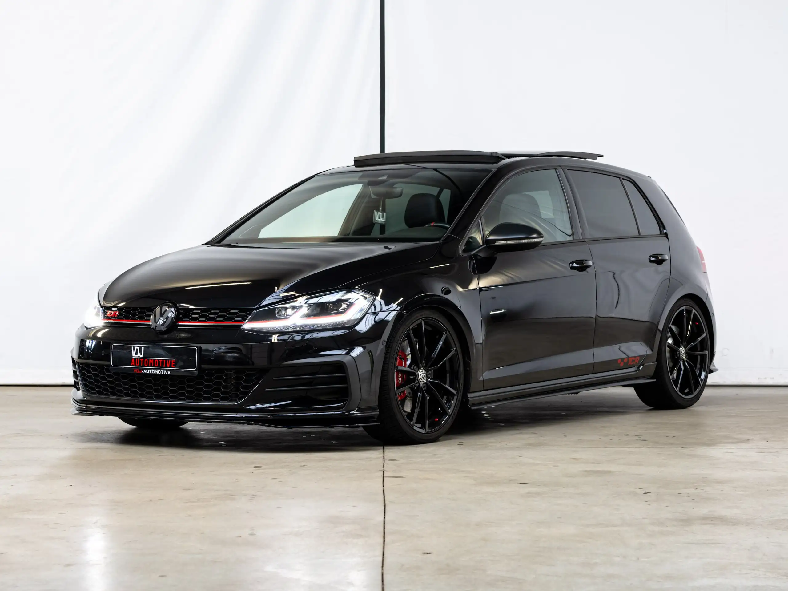 Volkswagen - Golf GTI