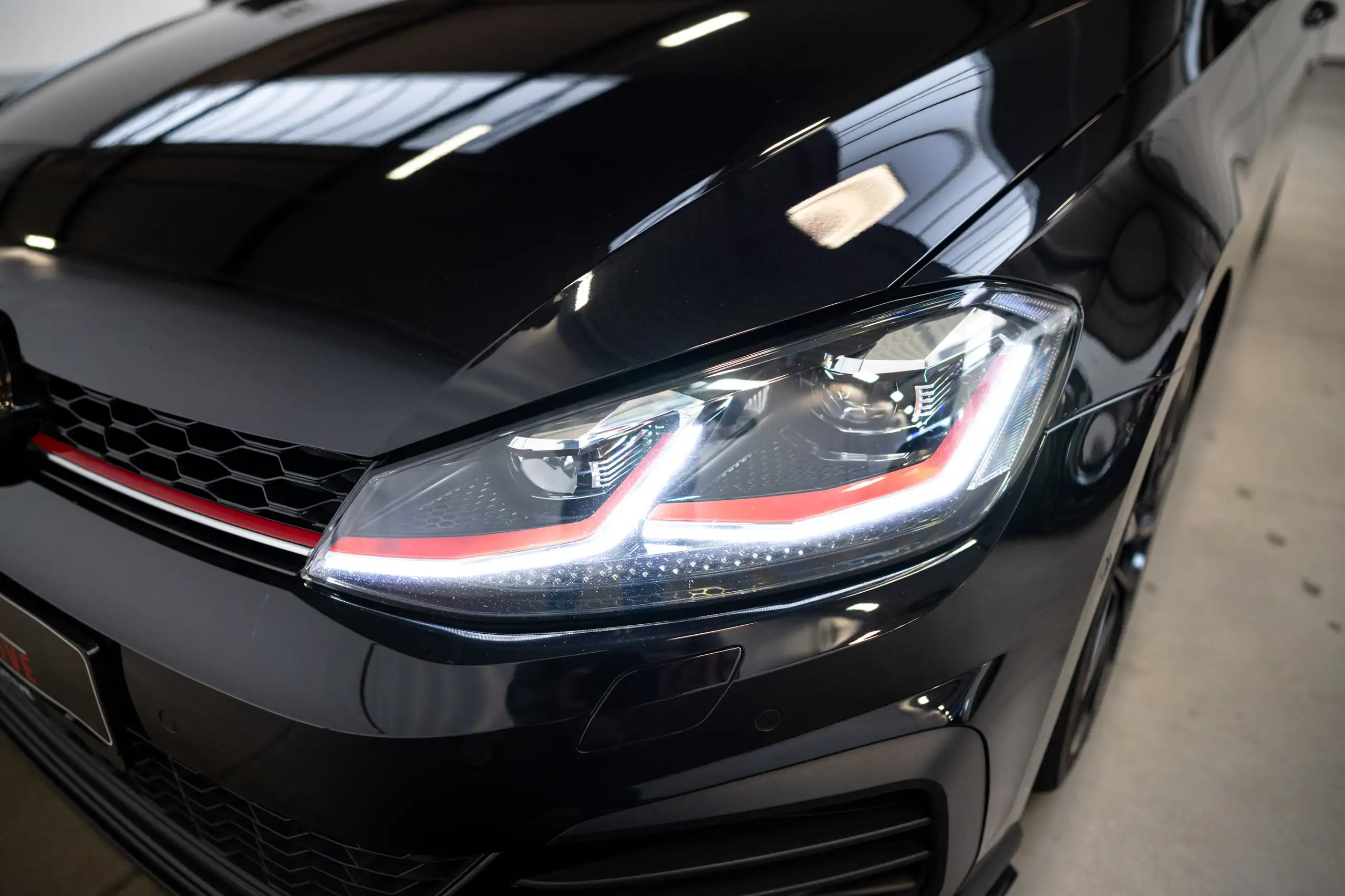 Volkswagen - Golf GTI