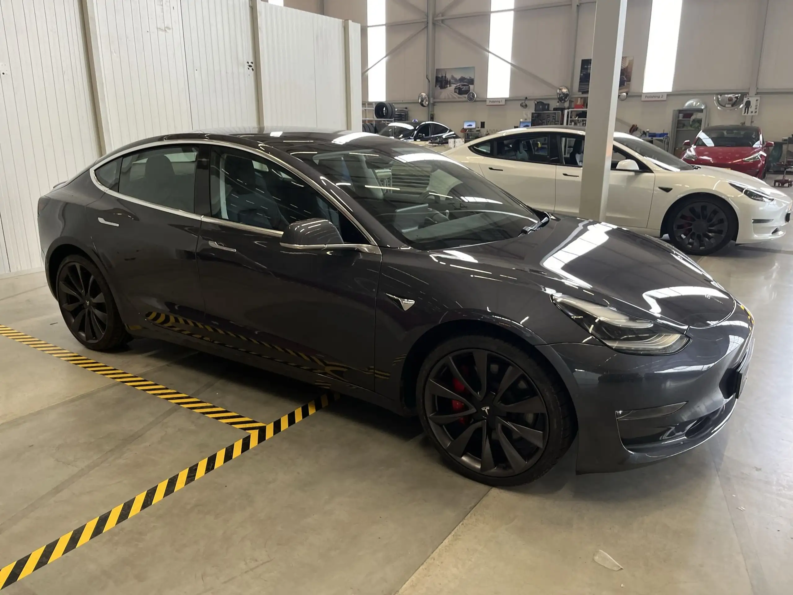 Tesla - Model 3